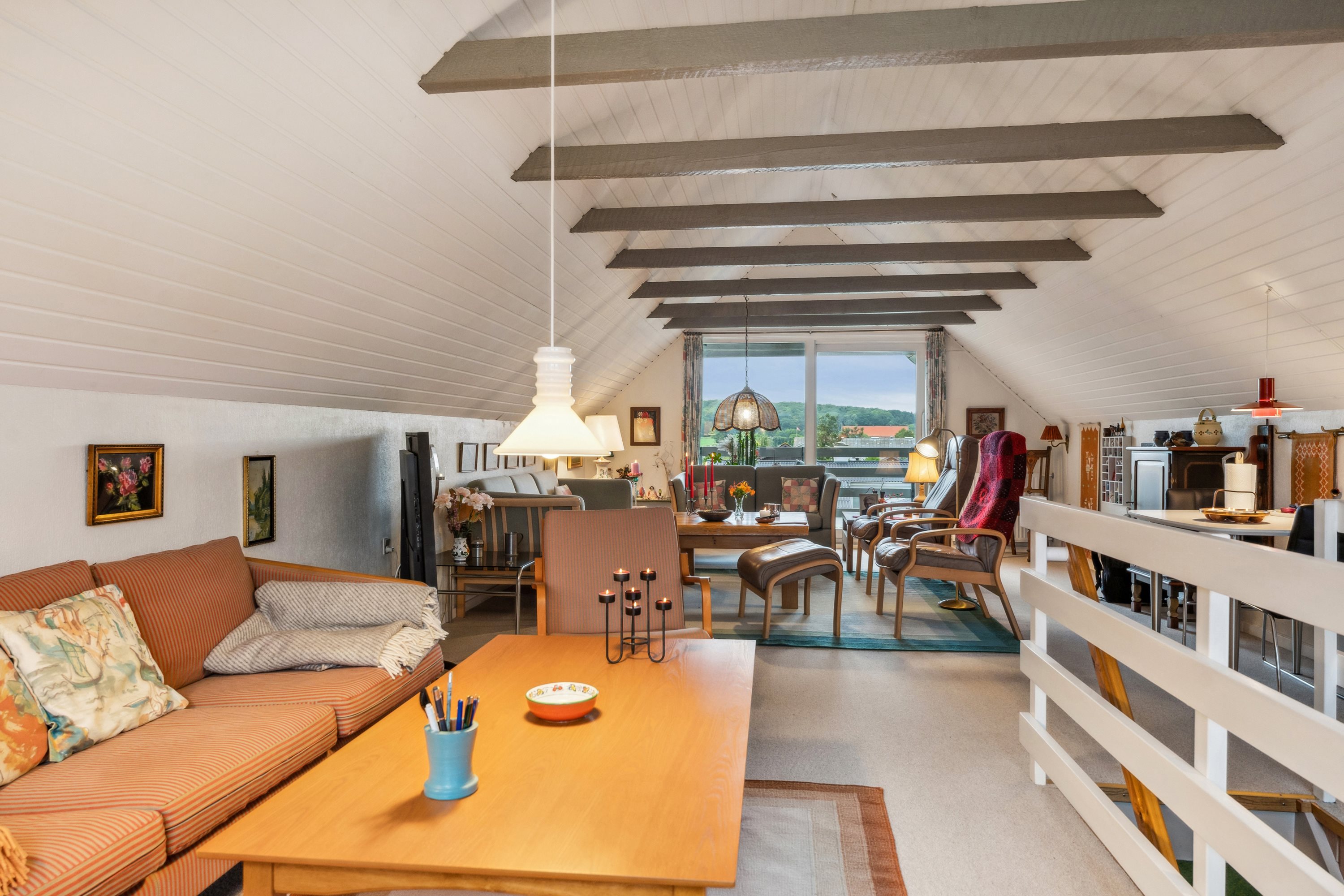 Fremhævet stue billede i fuldskærmstilstand. Billede af Engvej 4, 8860 Ulstrup