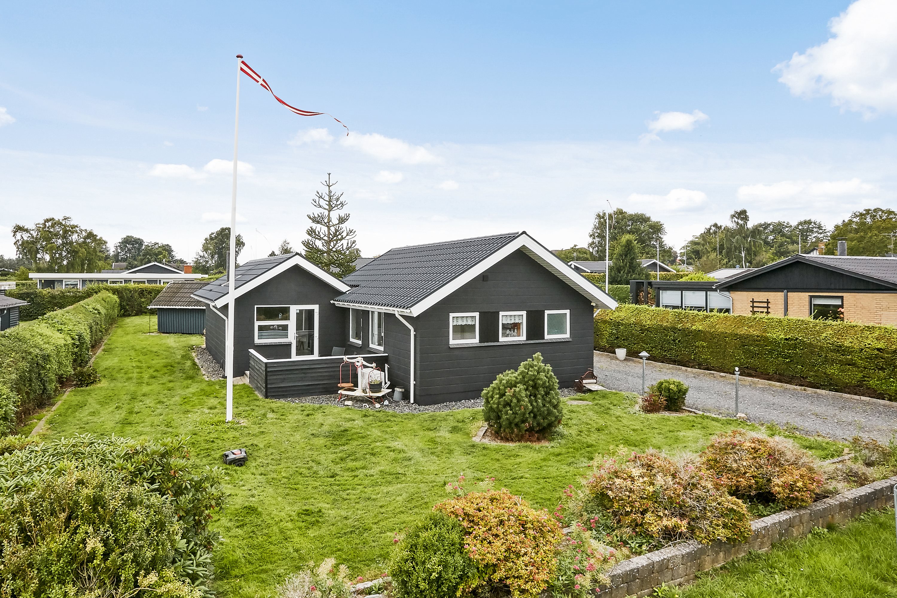 Miniaturebillede 1: . Billede af Solvænget 35, 7130 Juelsminde