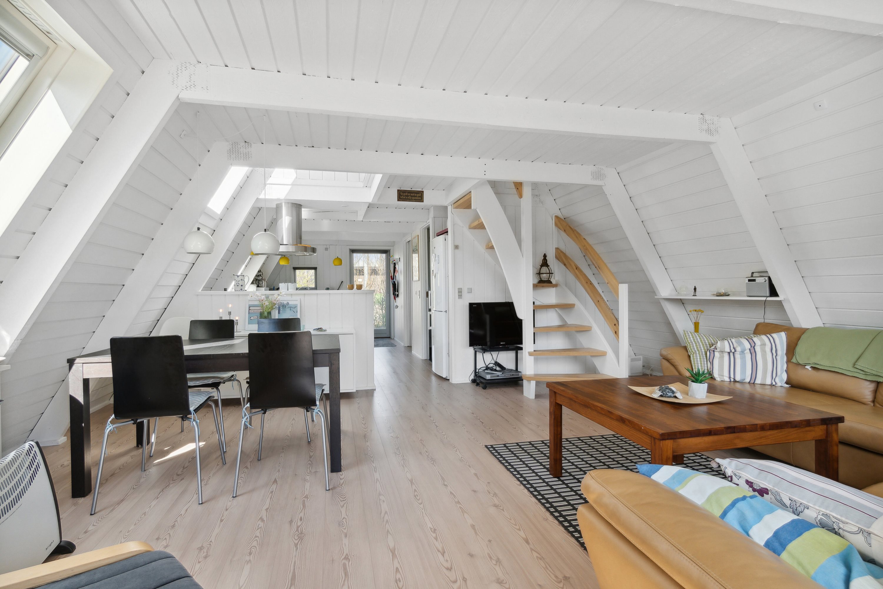 Fremhævet stue billede i fuldskærmstilstand. Billede af Golfsvinget 145, Gatten, 9640 Farsø