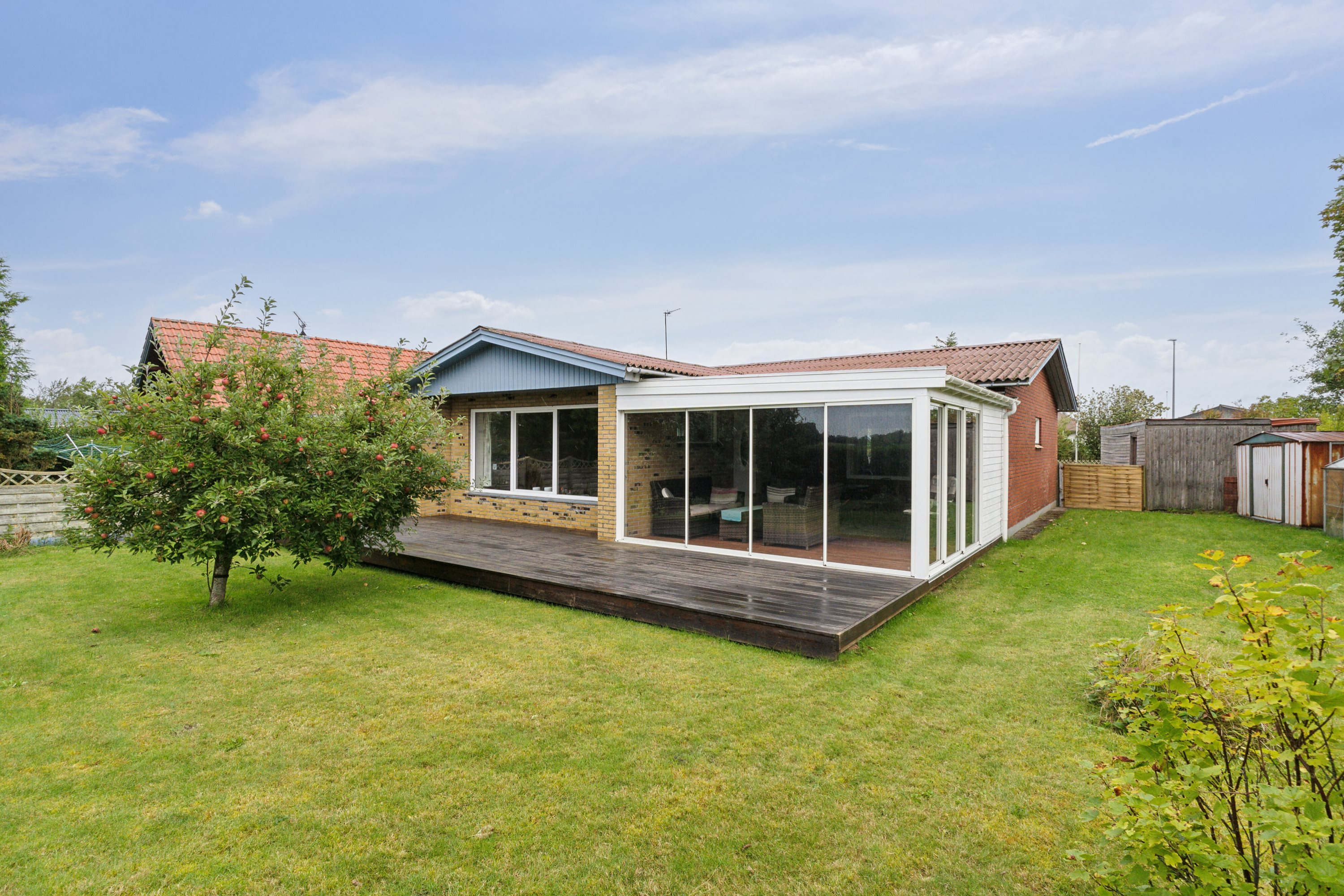 Fremhævet set fra haven billede i fuldskærmstilstand. Billede af Buen 29, 9881 Bindslev