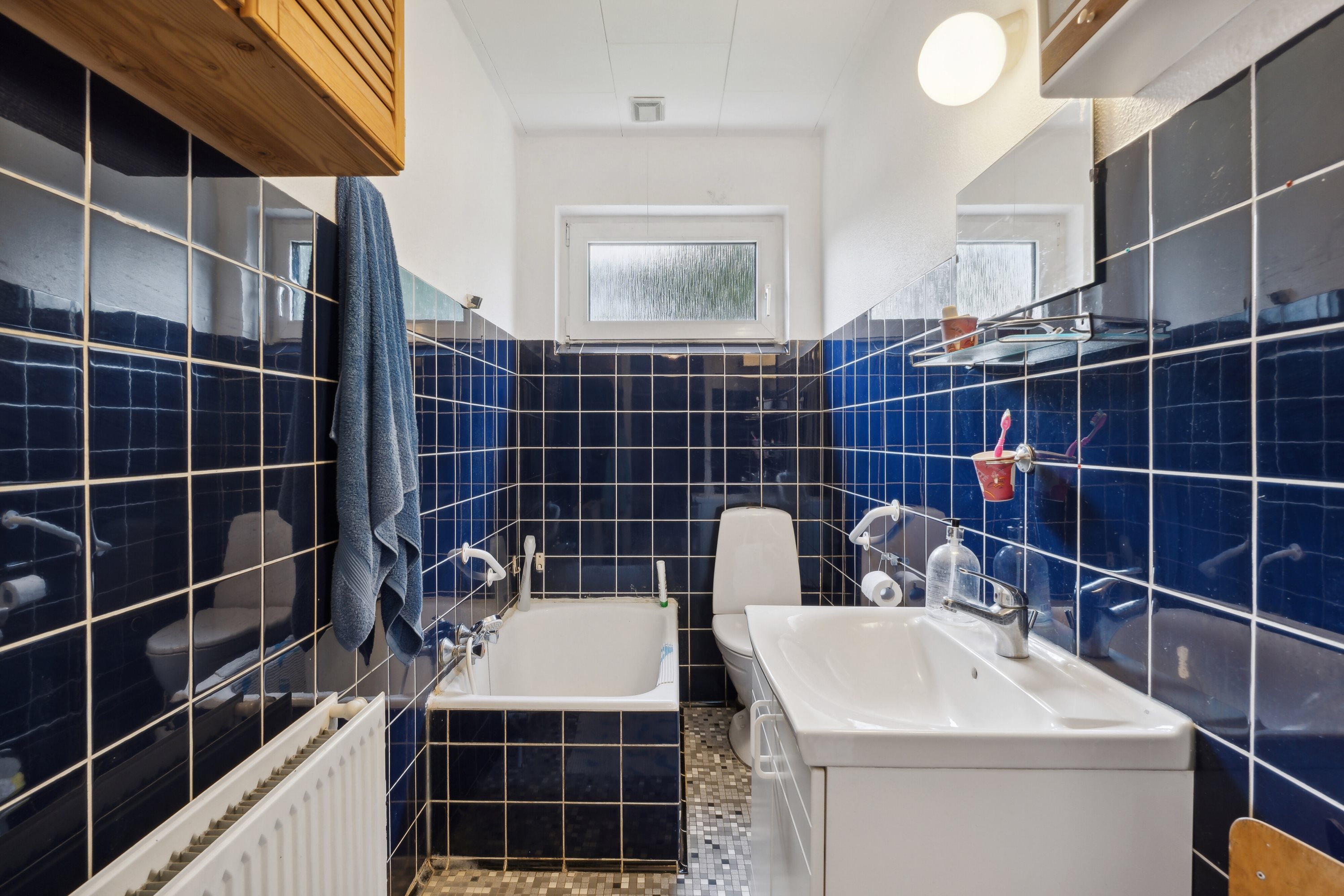 Fremhævet badeværelse billede i fuldskærmstilstand. Billede af Buen 29, 9881 Bindslev