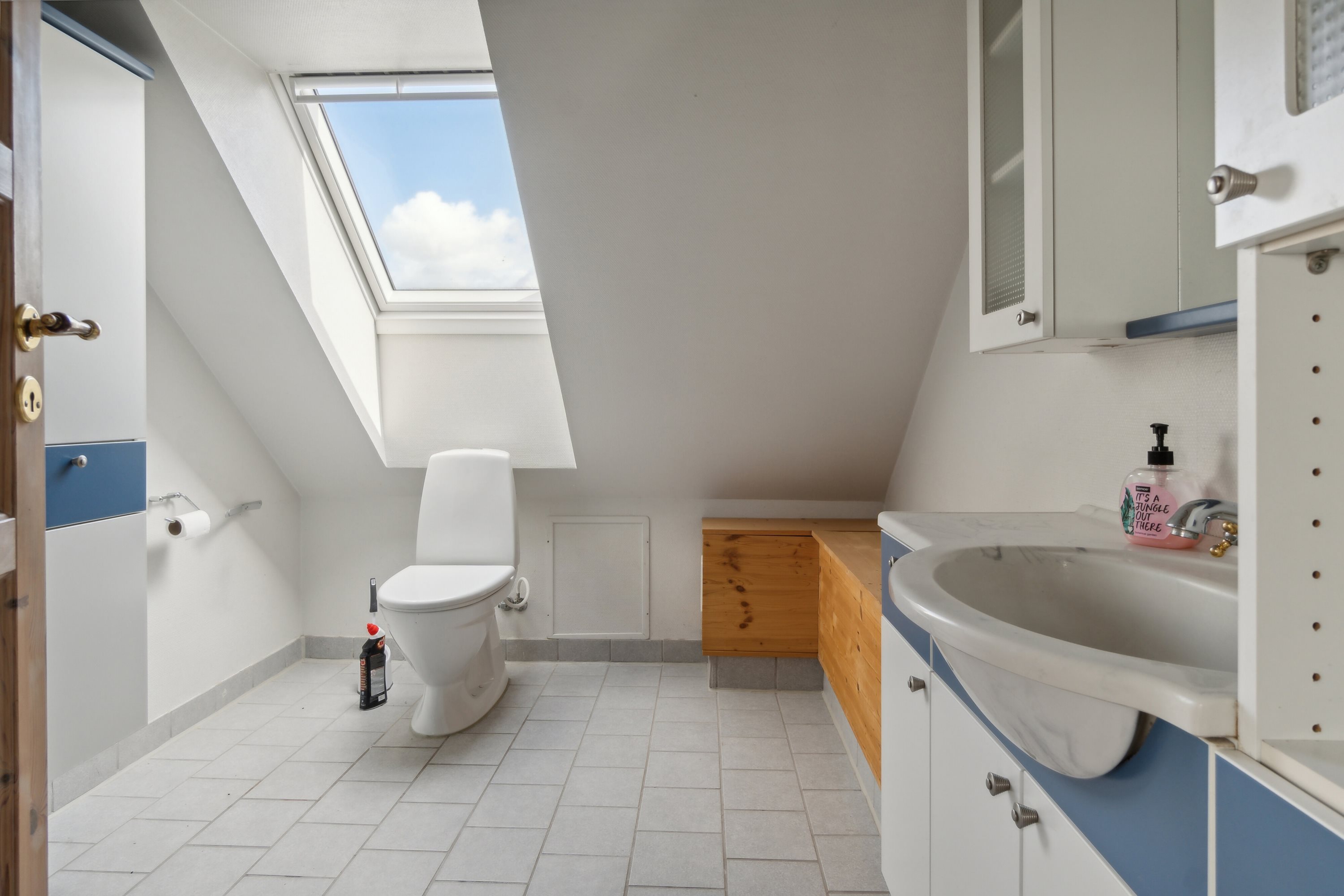 Fremhævet badeværelse billede i fuldskærmstilstand. Billede af Østerågade 23, Nr Broby, 5672 Broby