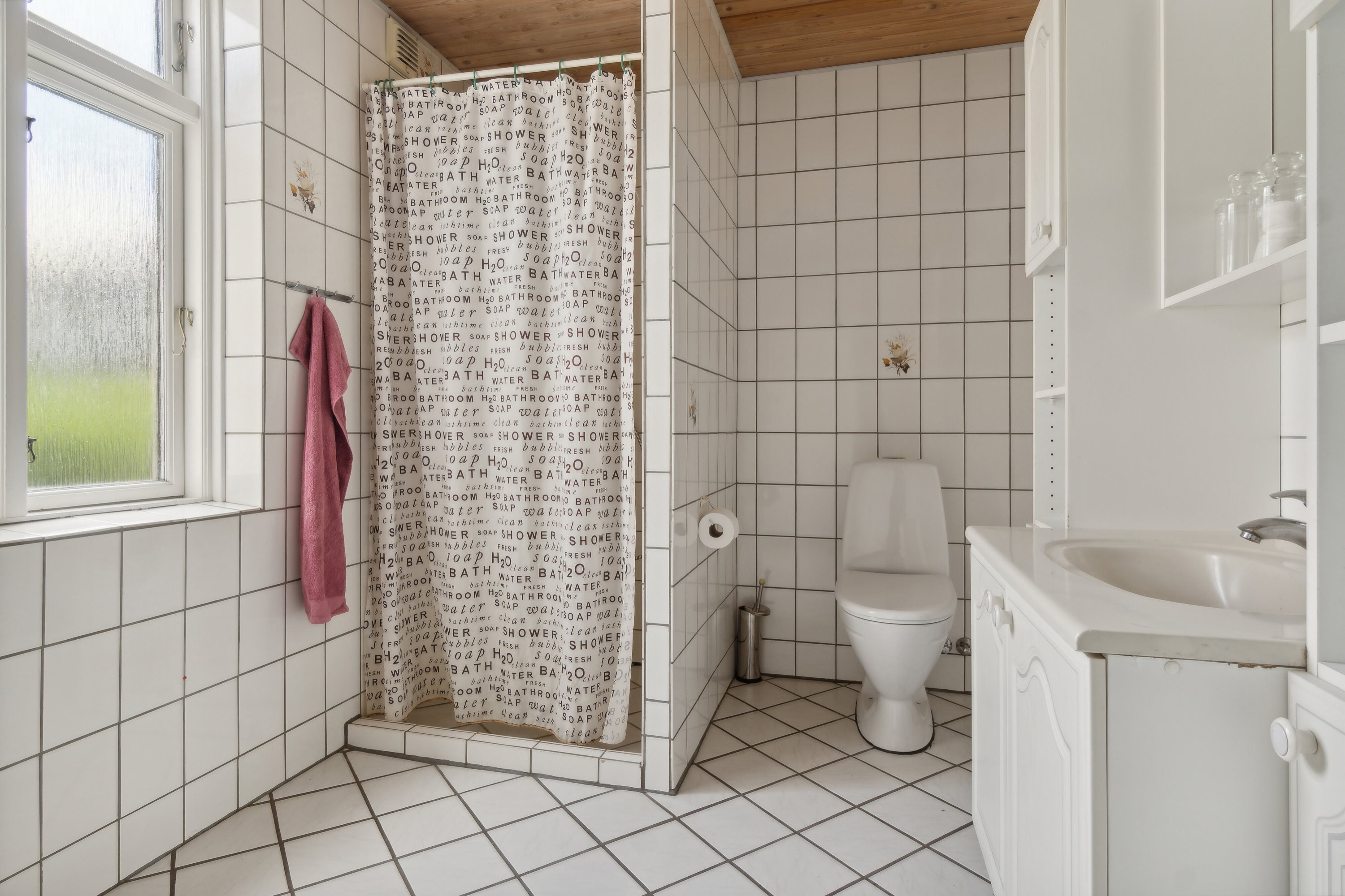 Fremhævet badeværelse billede i fuldskærmstilstand. Billede af Østerågade 23, Nr Broby, 5672 Broby