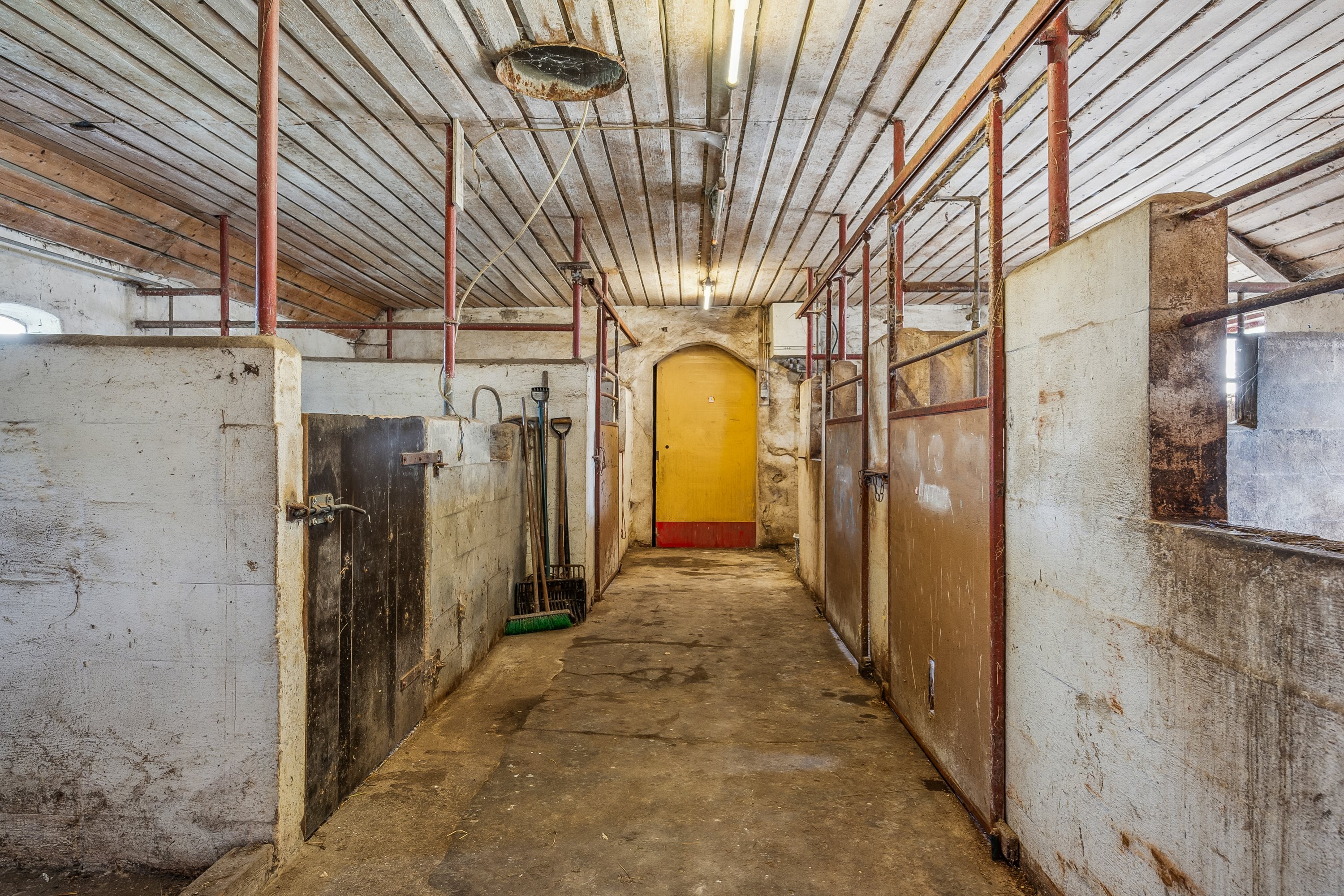 Fremhævet stald billede i fuldskærmstilstand. Billede af Hadsundvej 99, Als, 9560 Hadsund