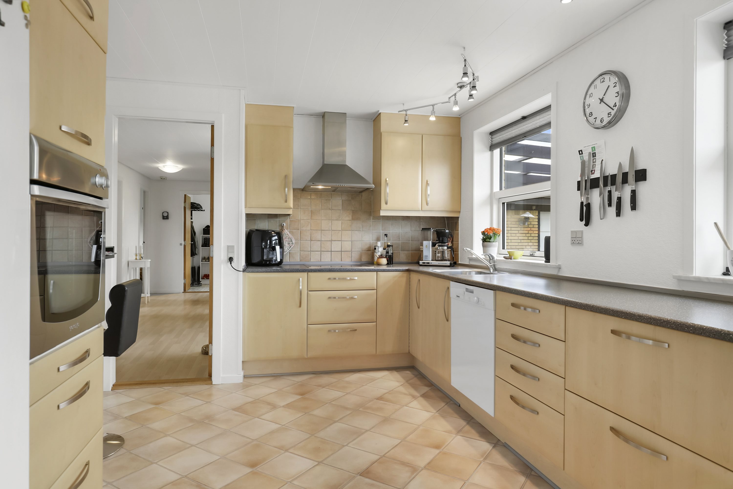 Fremhævet køkken billede i fuldskærmstilstand. Billede af Høgevej 13, 9640 Farsø