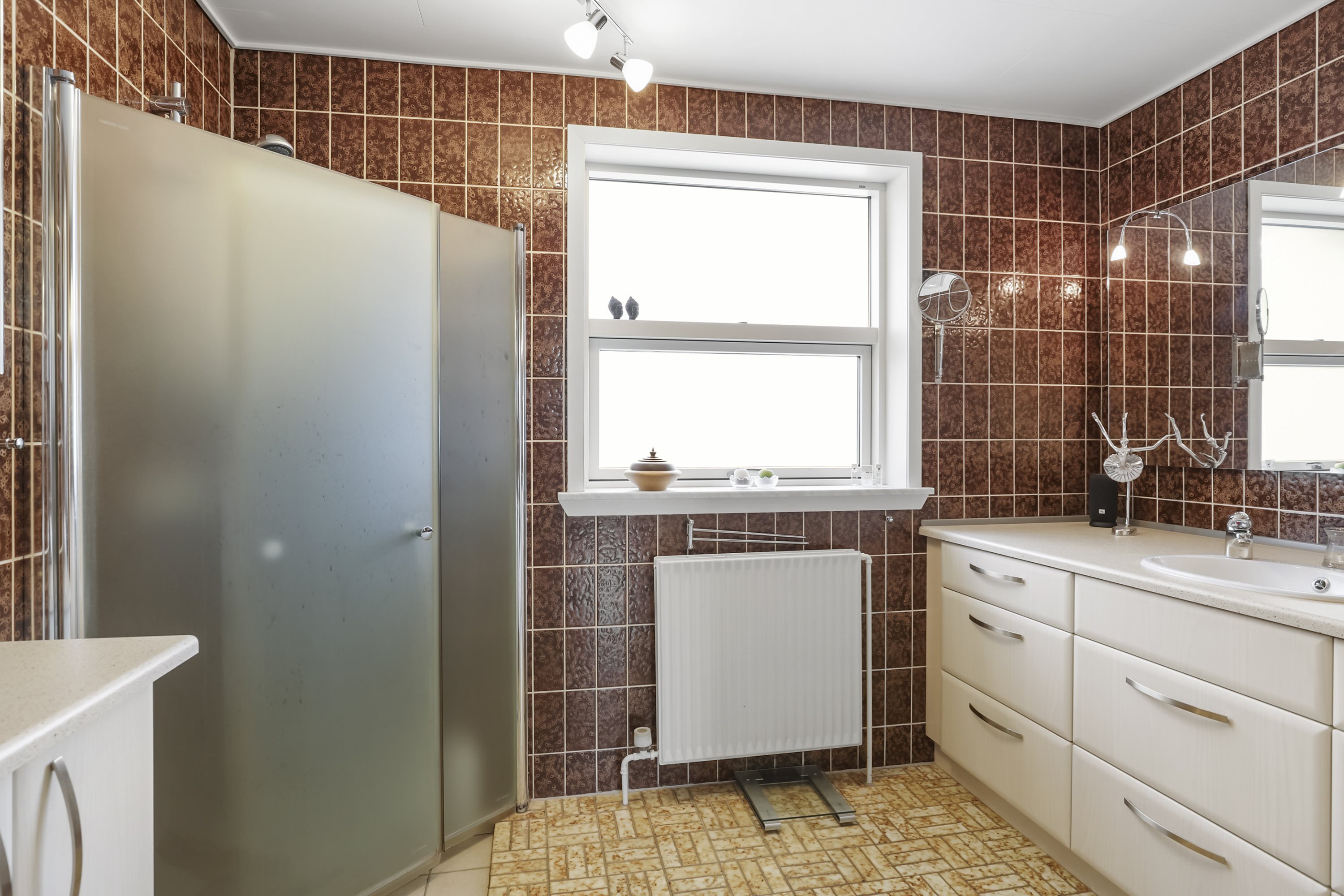 Fremhævet badeværelse billede i fuldskærmstilstand. Billede af Høgevej 13, 9640 Farsø