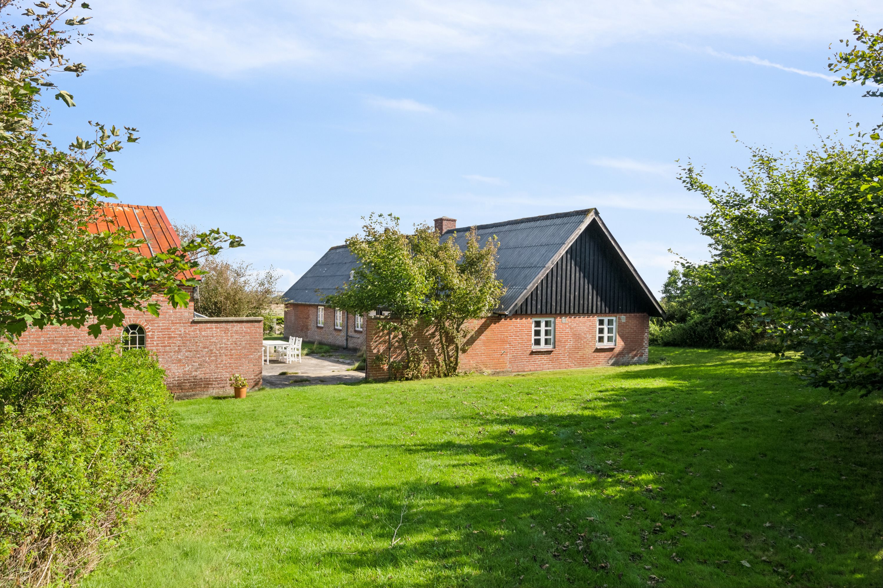 Fremhævet set fra haven billede i fuldskærmstilstand. Billede af Sindrupvej 12, 7760 Hurup Thy