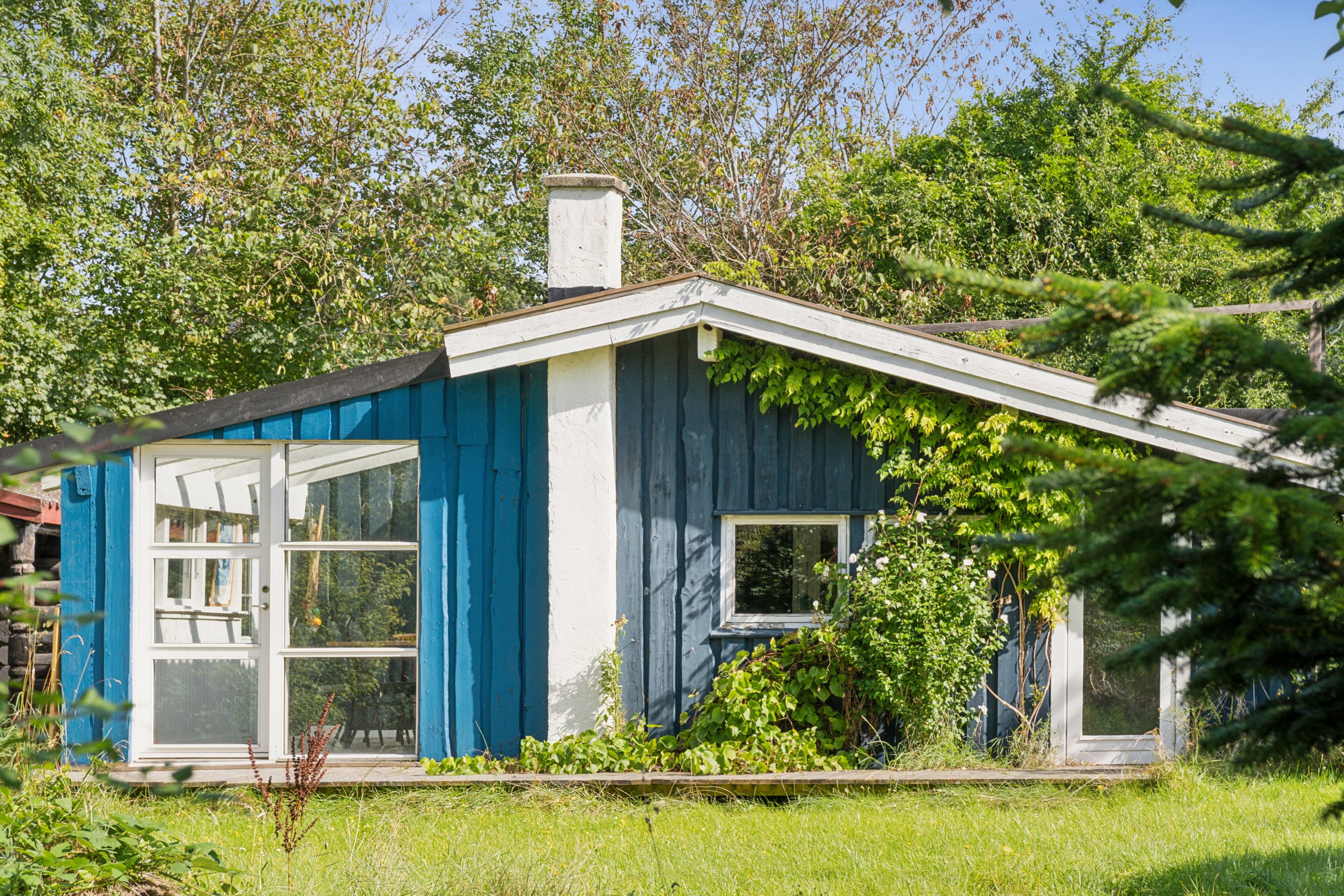 Miniaturebillede 1: set fra haven. Billede af Blokhusvej 4, Gamløse, 4305 Orø