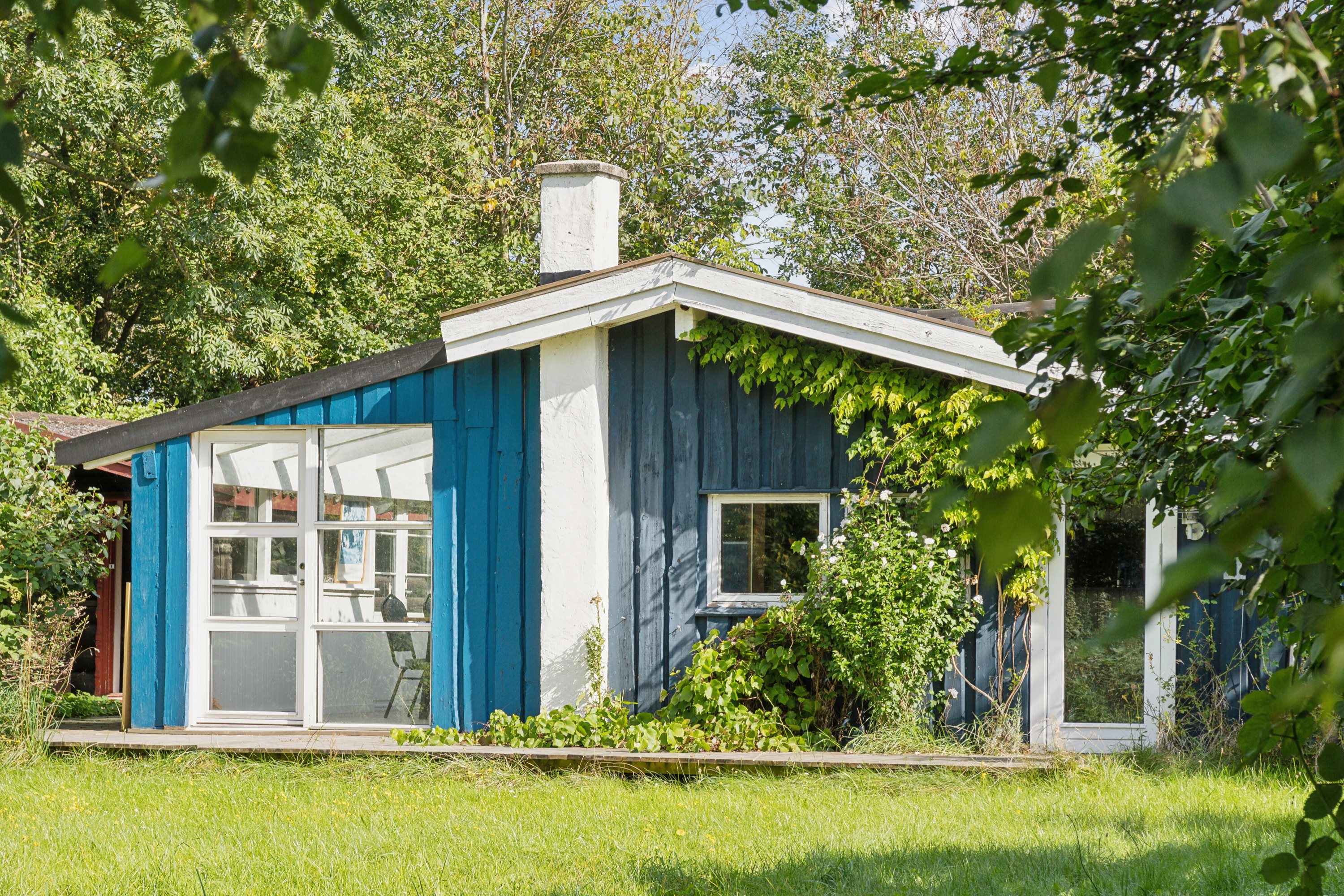 Fremhævet set fra haven billede i fuldskærmstilstand. Billede af Blokhusvej 4, Gamløse, 4305 Orø