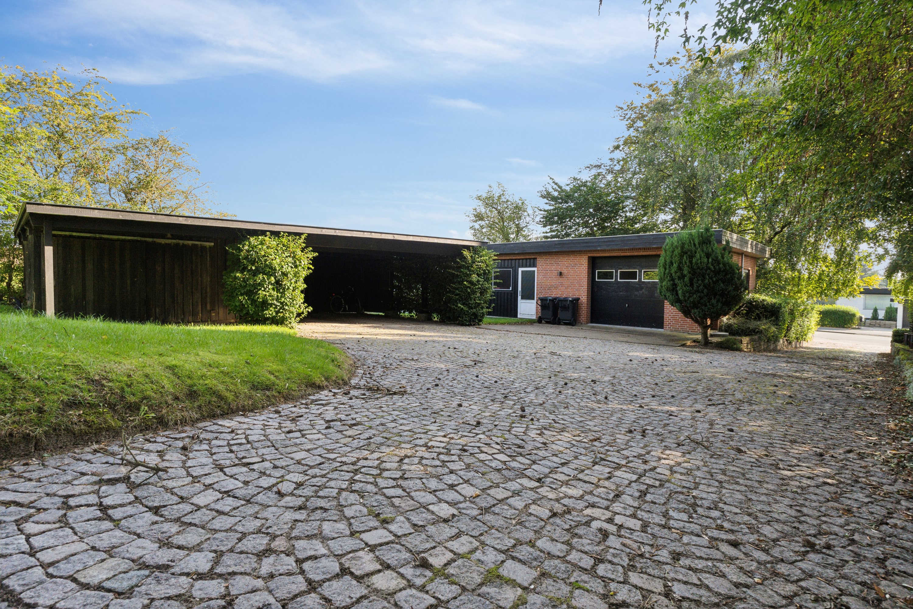 Fremhævet indkørsel billede i fuldskærmstilstand. Billede af Tørholmsvej 93, 9800 Hjørring