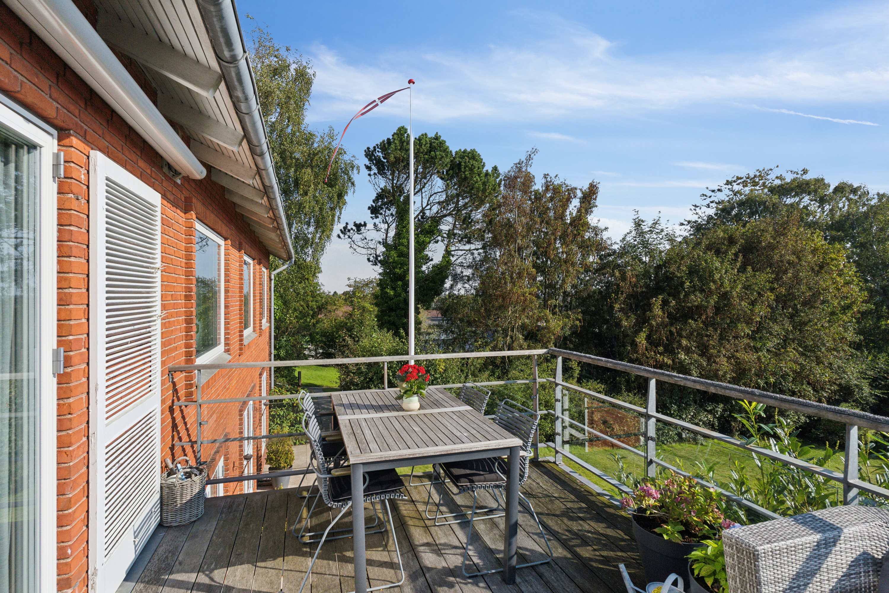 Fremhævet terrasse billede i fuldskærmstilstand. Billede af Tørholmsvej 93, 9800 Hjørring