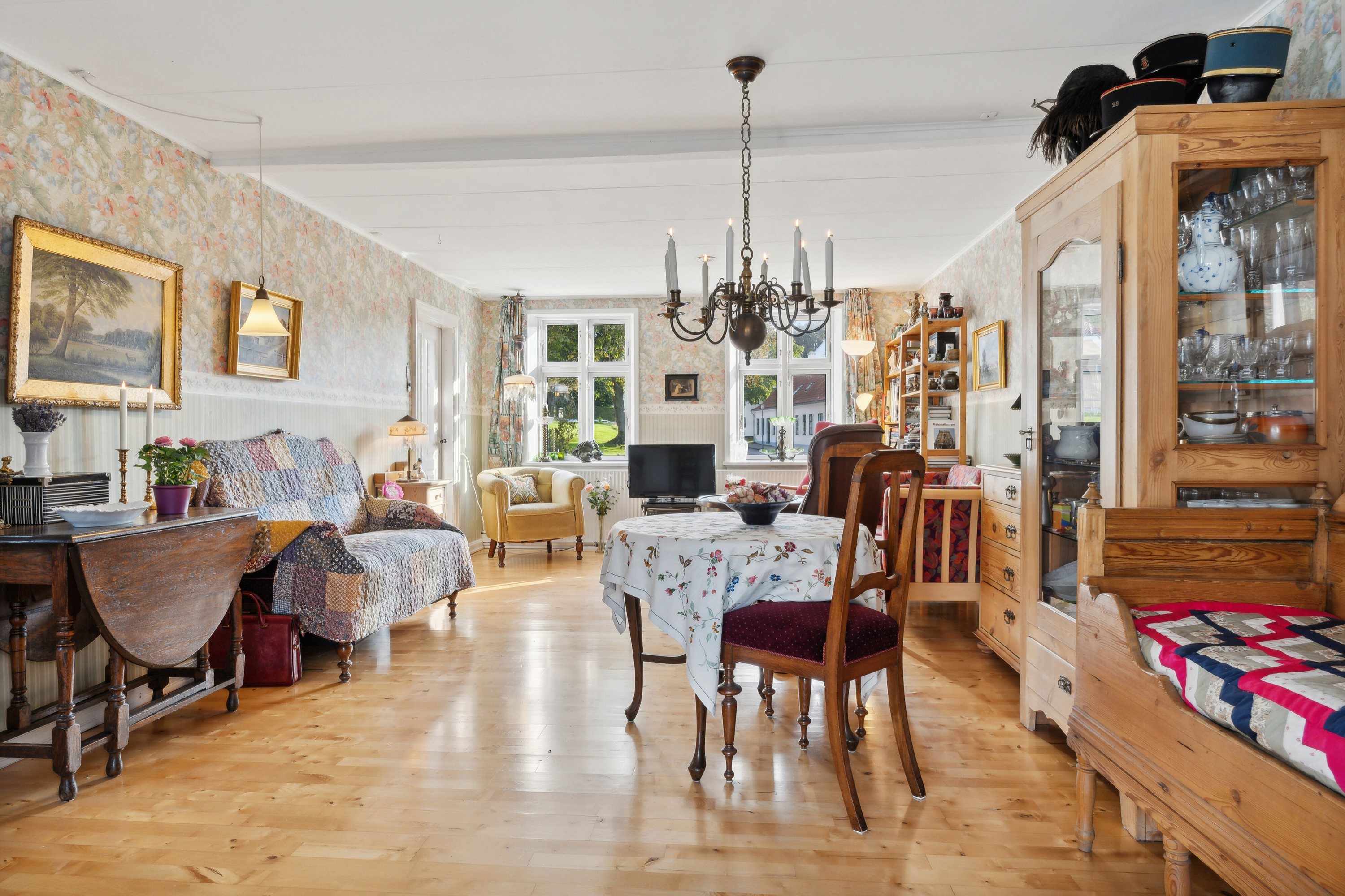 Fremhævet stue billede i fuldskærmstilstand. Billede af Børsen 11, 9800 Hjørring