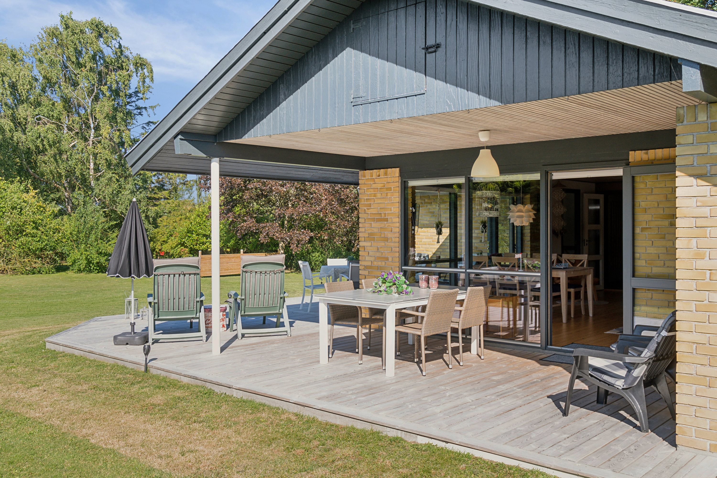 Fremhævet set fra haven billede i fuldskærmstilstand. Billede af Højbjergvej 2, Ordrup, 4540 Fårevejle