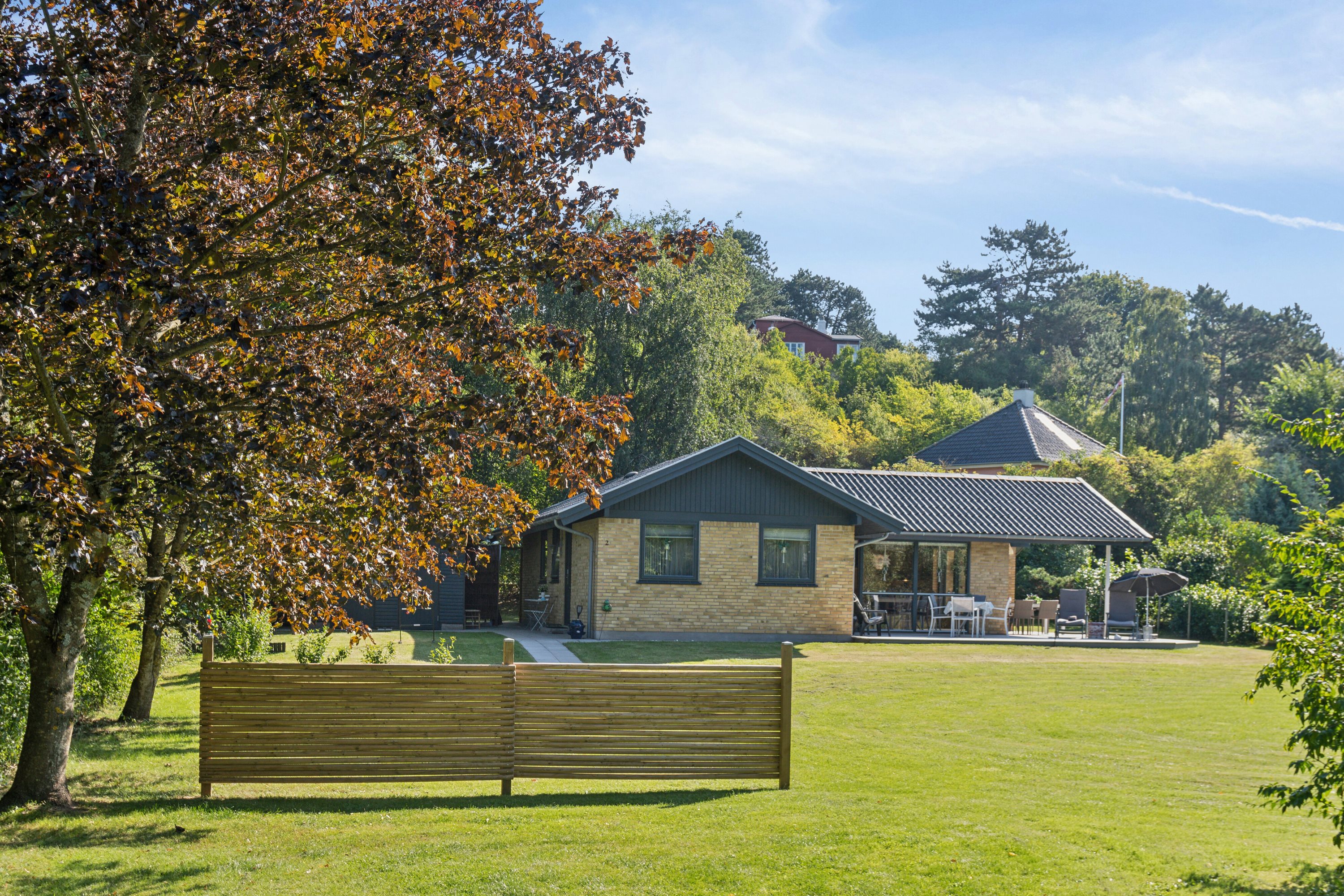 Fremhævet set fra haven billede i fuldskærmstilstand. Billede af Højbjergvej 2, Ordrup, 4540 Fårevejle