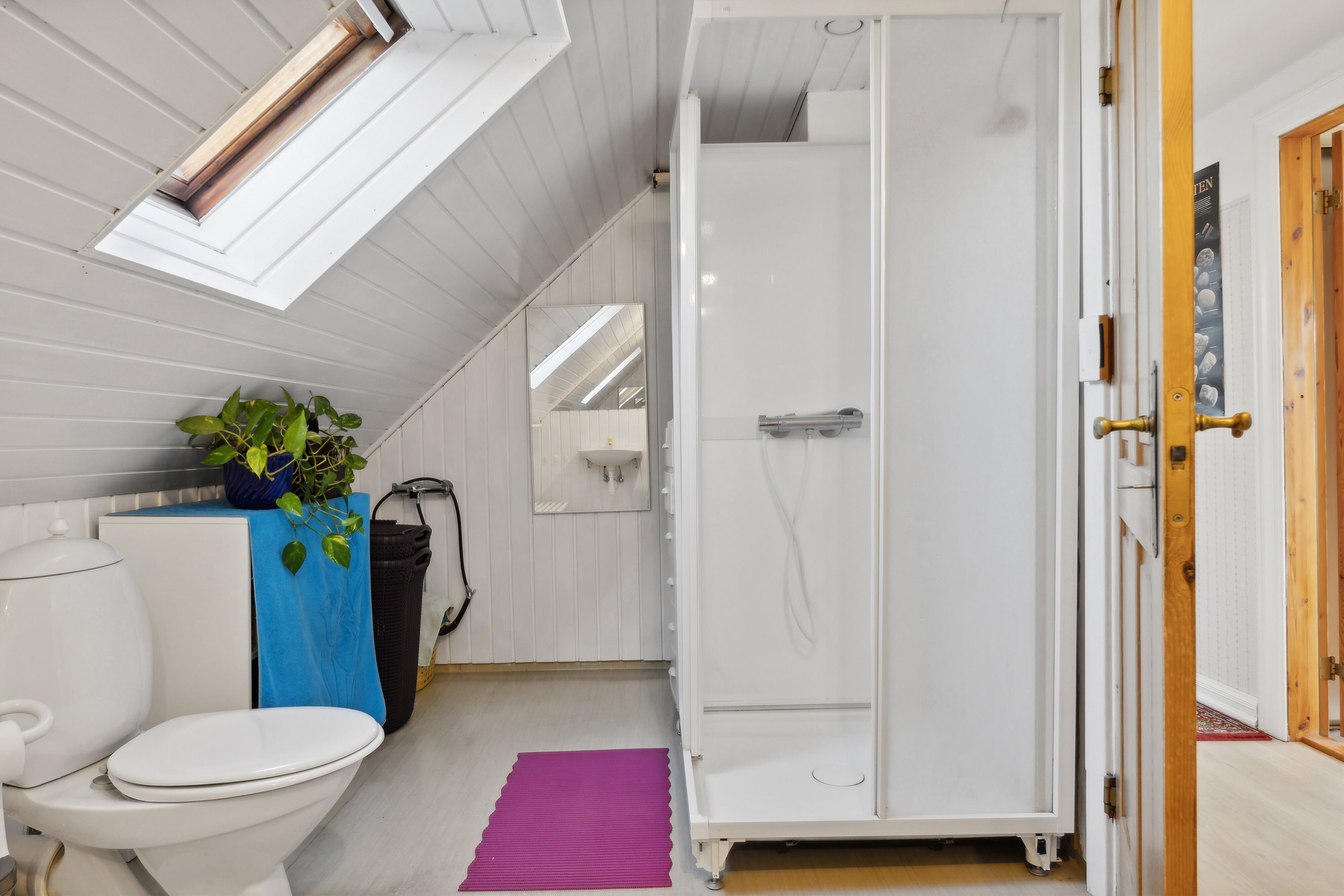 Fremhævet badeværelse billede i fuldskærmstilstand. Billede af Børsen 11, 9800 Hjørring