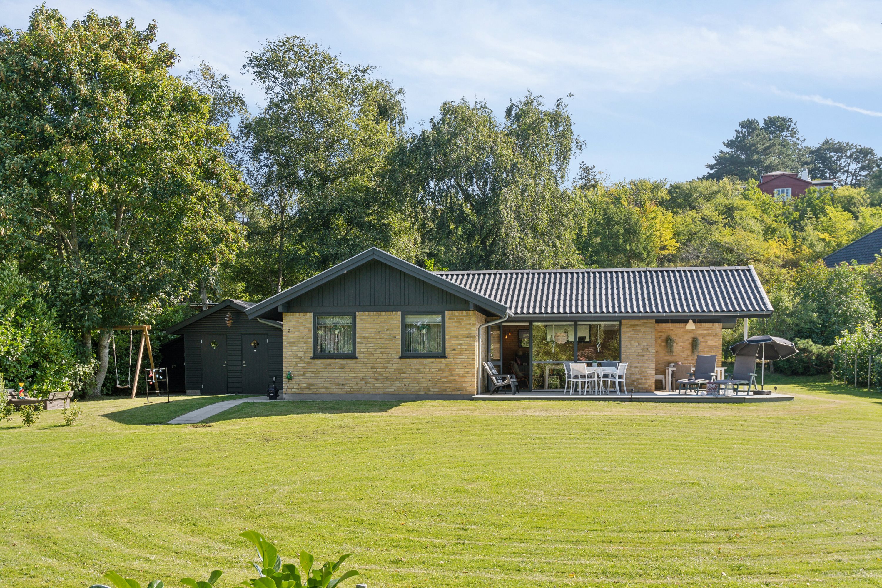 Miniaturebillede 2: set fra haven. Billede af Højbjergvej 2, Ordrup, 4540 Fårevejle