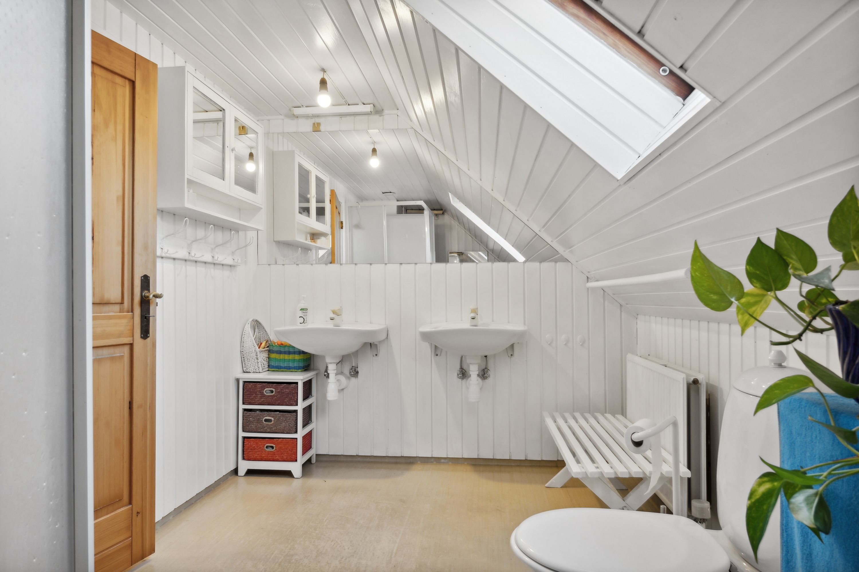 Fremhævet badeværelse billede i fuldskærmstilstand. Billede af Børsen 11, 9800 Hjørring