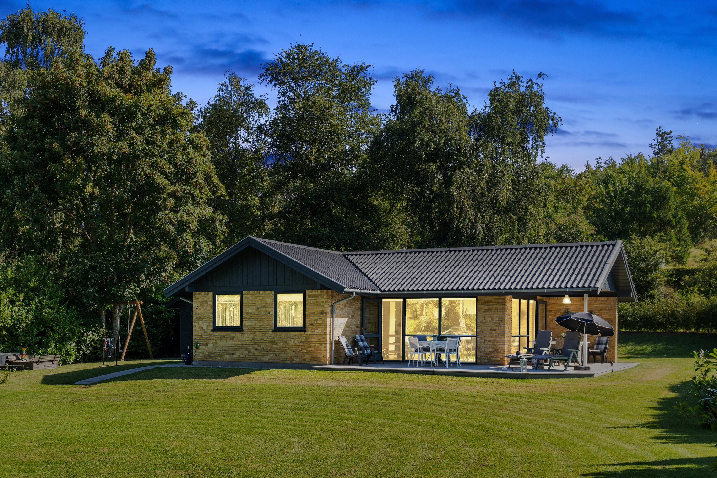 Fremhævet set fra haven billede i fuldskærmstilstand. Billede af Højbjergvej 2, Ordrup, 4540 Fårevejle