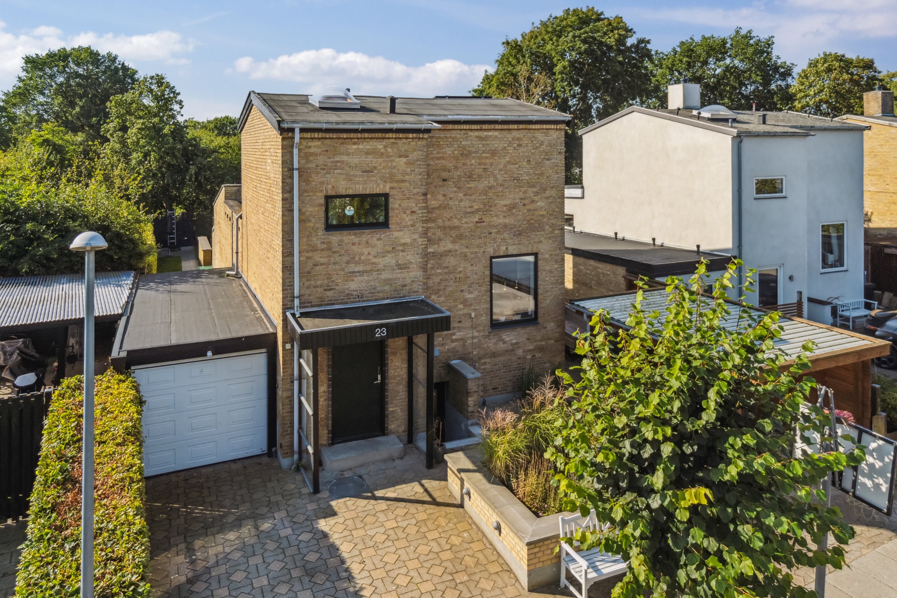 Fremhævet set fra vejen billede i fuldskærmstilstand. Billede af Capellas Alle 23, 2770 Kastrup