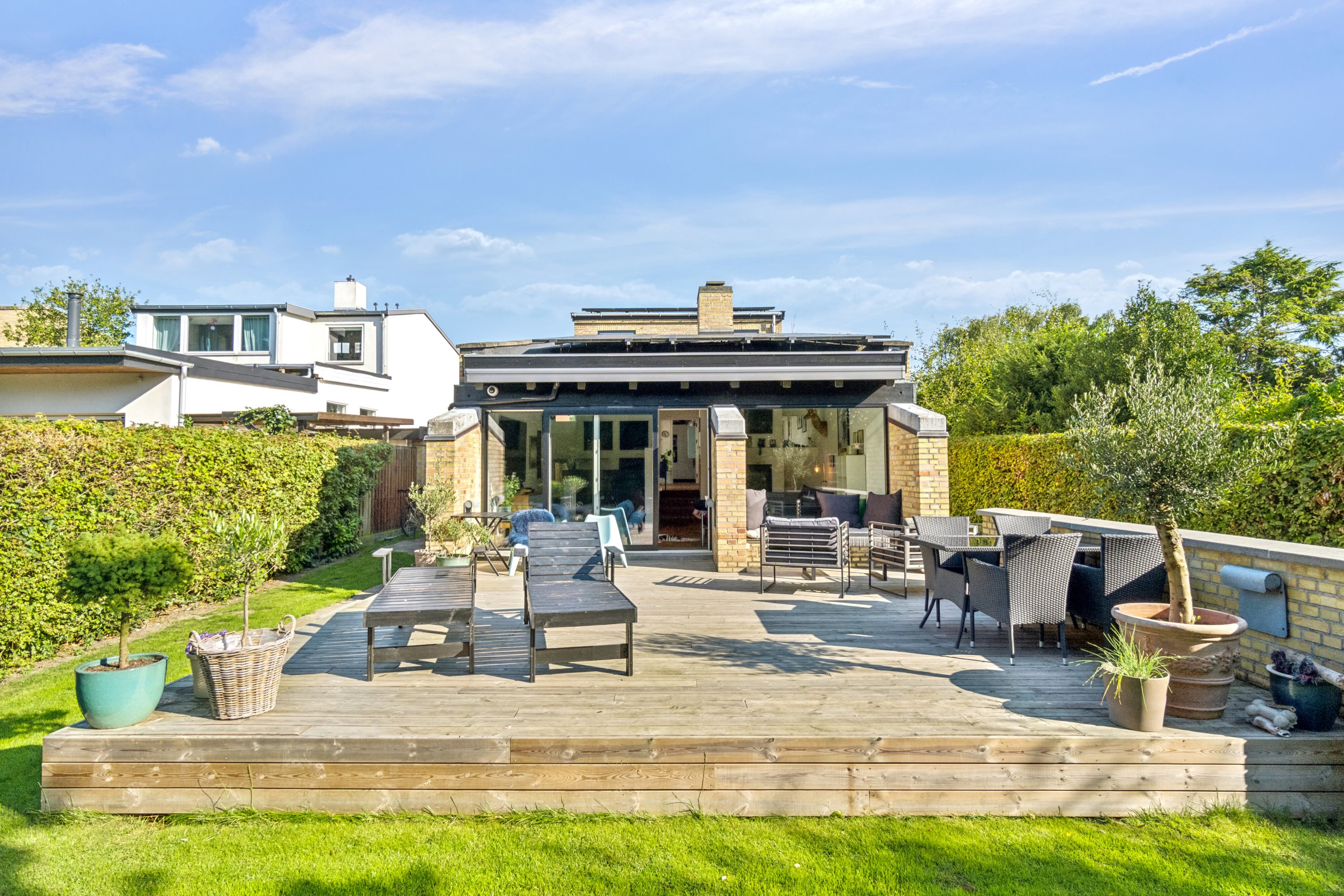 Fremhævet set fra haven billede i fuldskærmstilstand. Billede af Capellas Alle 23, 2770 Kastrup