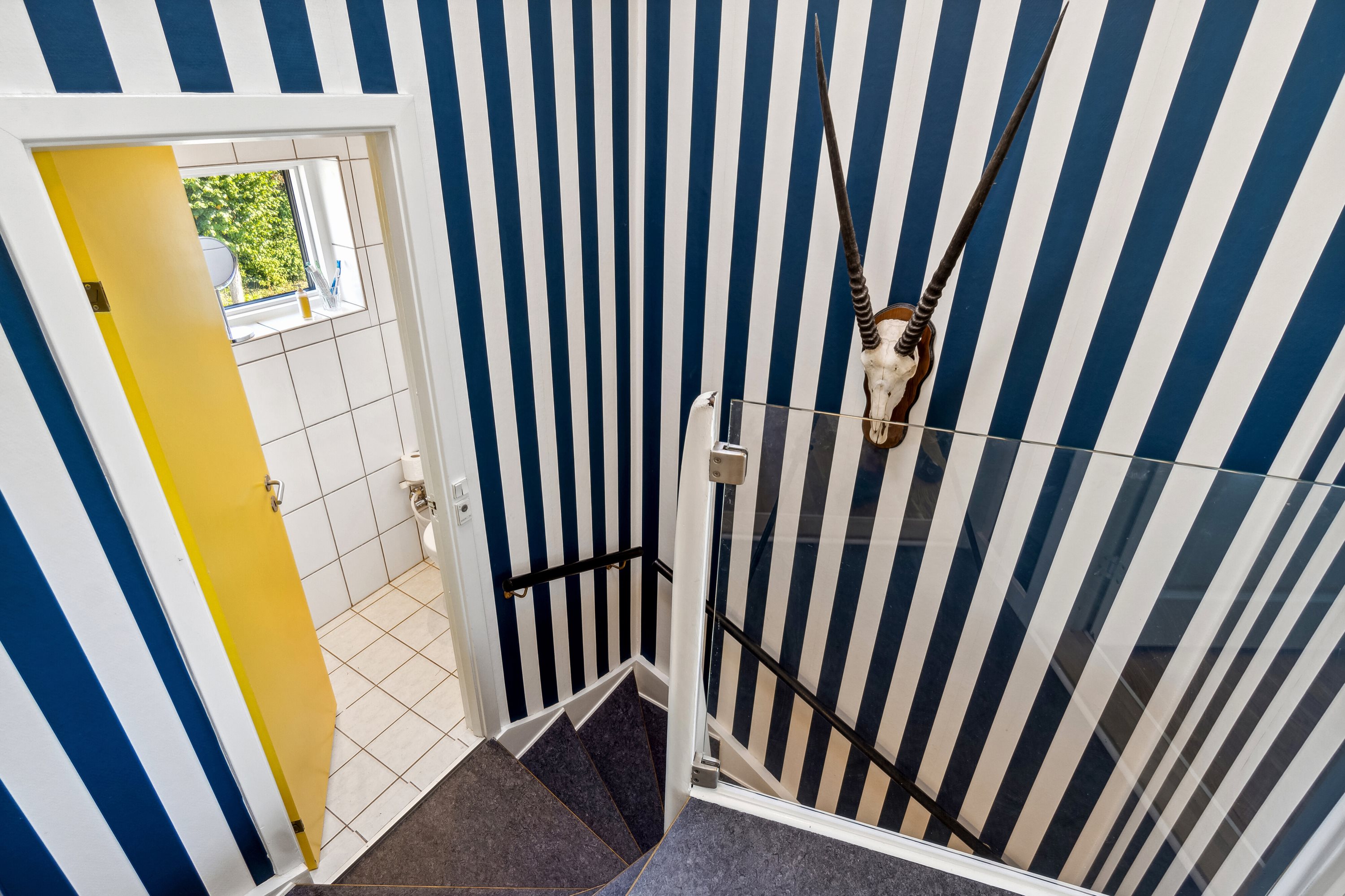 Fremhævet trappe billede i fuldskærmstilstand. Billede af Capellas Alle 23, 2770 Kastrup