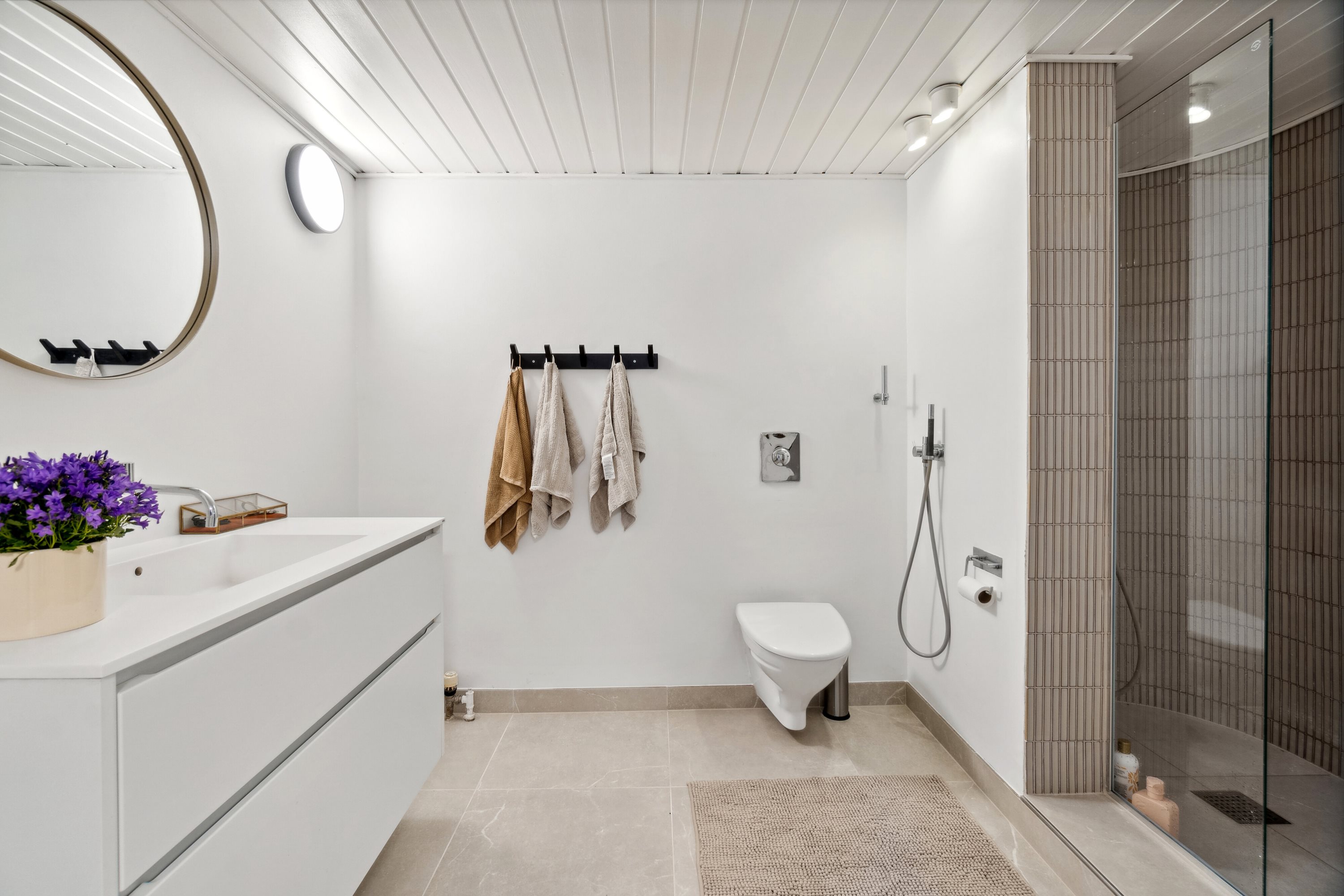 Fremhævet badeværelse billede i fuldskærmstilstand. Billede af Capellas Alle 23, 2770 Kastrup