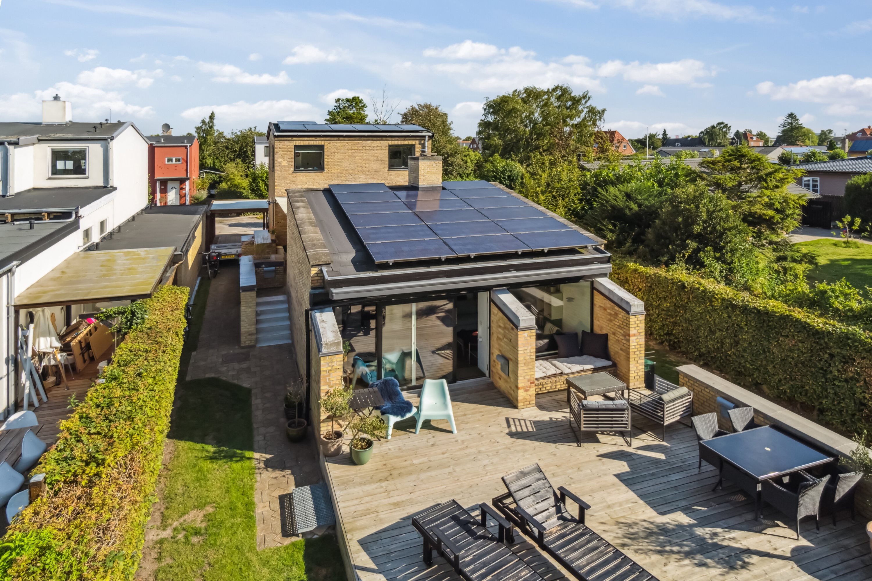 Fremhævet set fra haven billede i fuldskærmstilstand. Billede af Capellas Alle 23, 2770 Kastrup