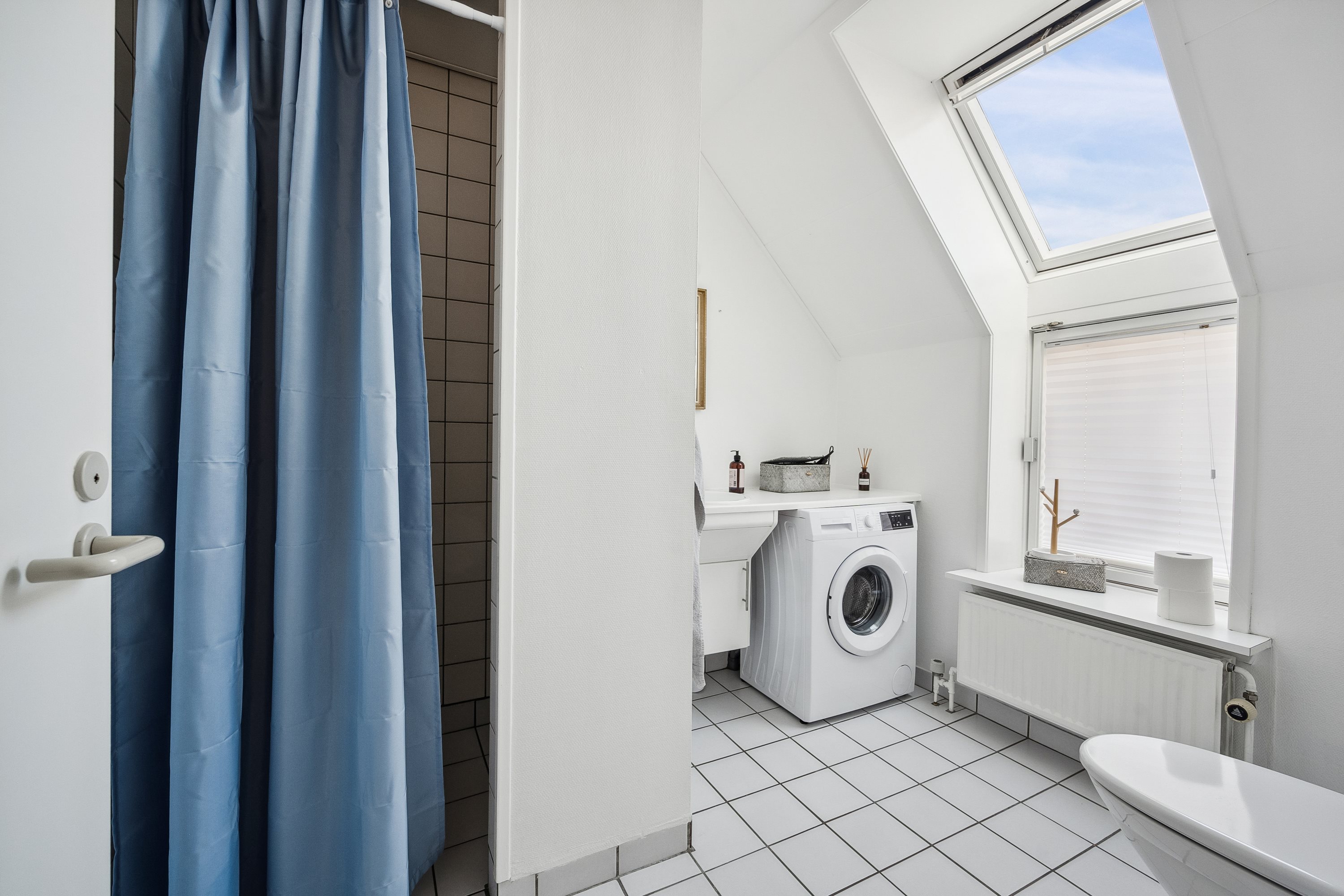 Fremhævet badeværelse billede i fuldskærmstilstand. Billede af Nørregade 18, 1. tv., 9850 Hirtshals