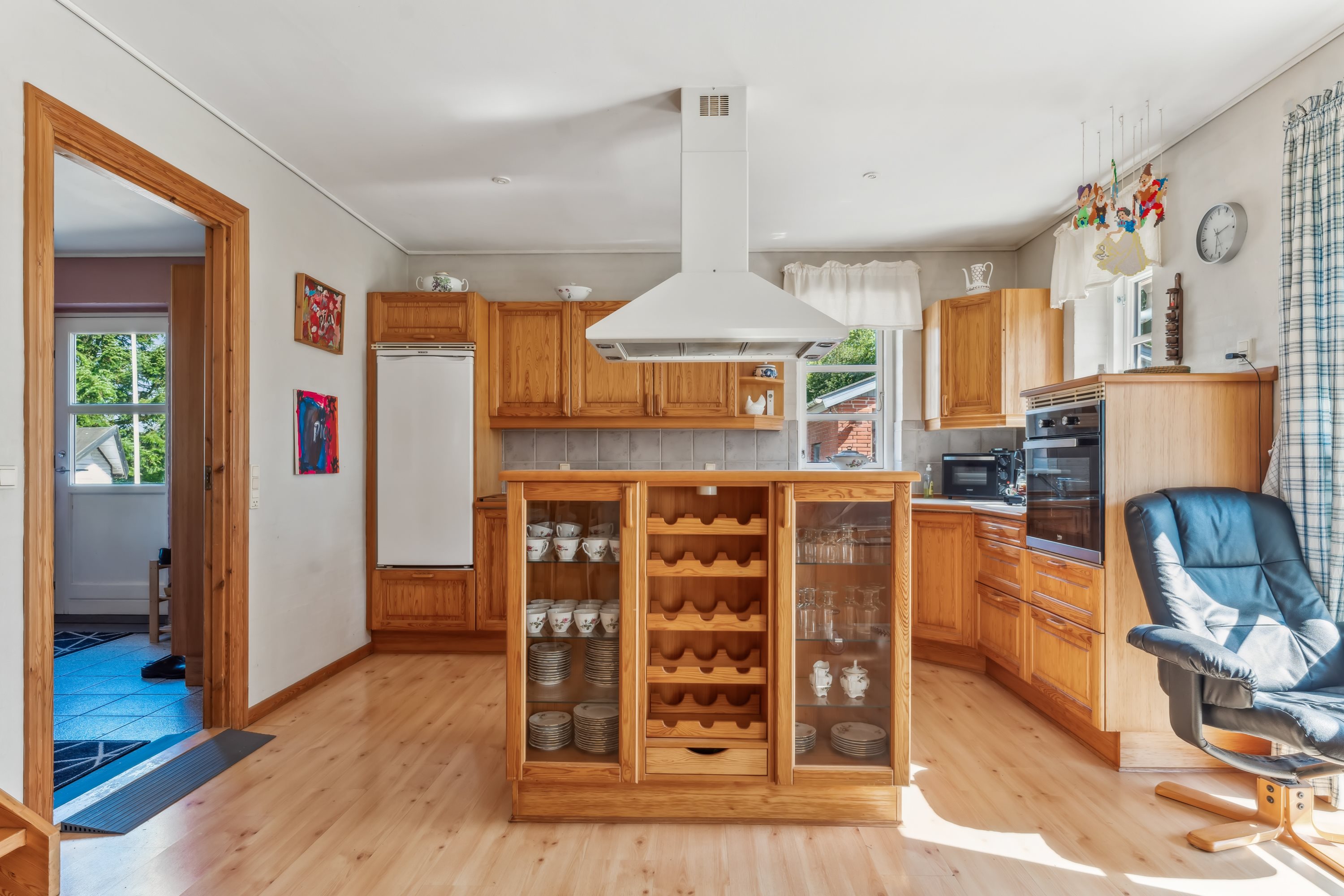 Fremhævet stue billede i fuldskærmstilstand. Billede af Dengsøvej 20, V Velling, 8860 Ulstrup