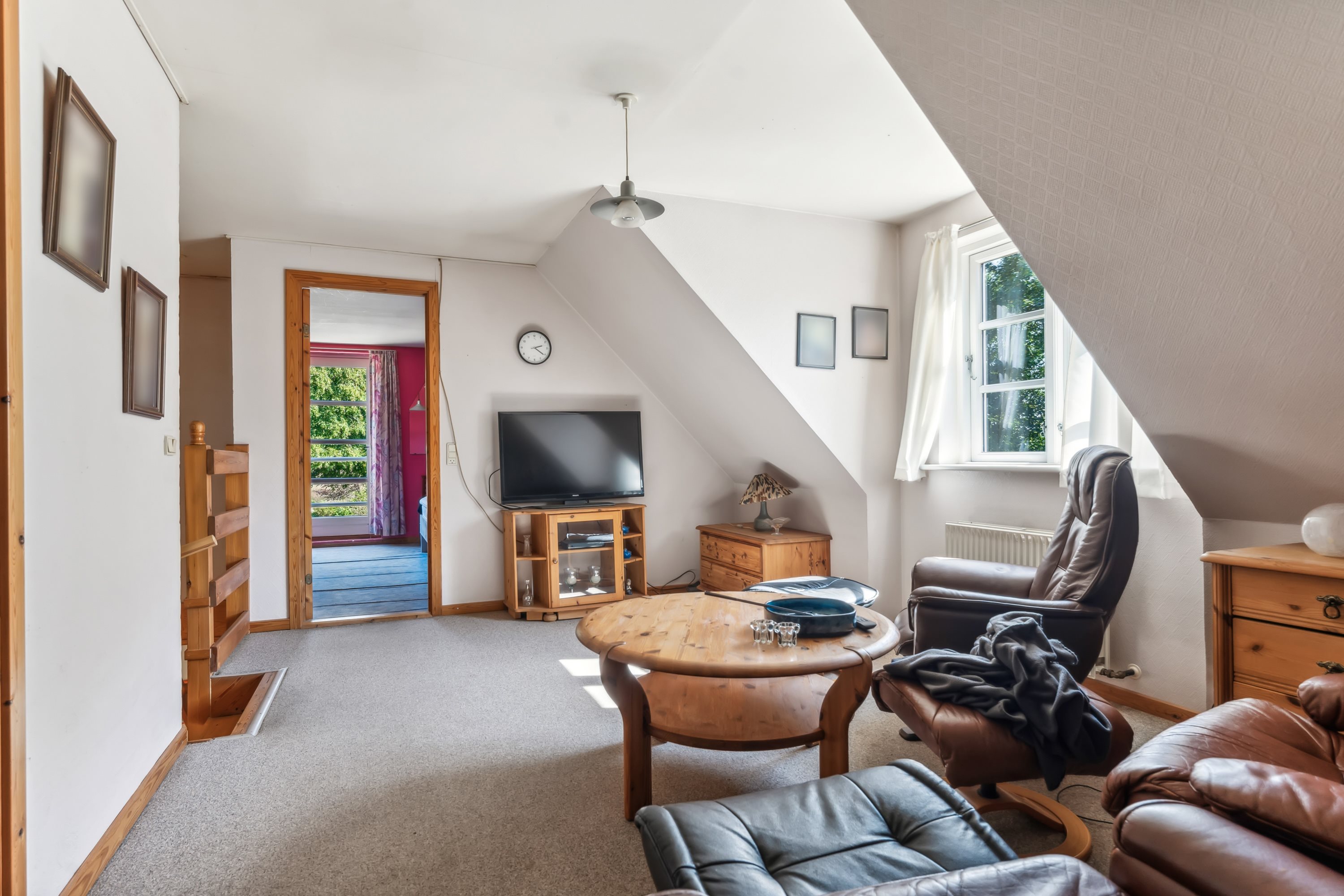 Fremhævet stue billede i fuldskærmstilstand. Billede af Dengsøvej 20, V Velling, 8860 Ulstrup