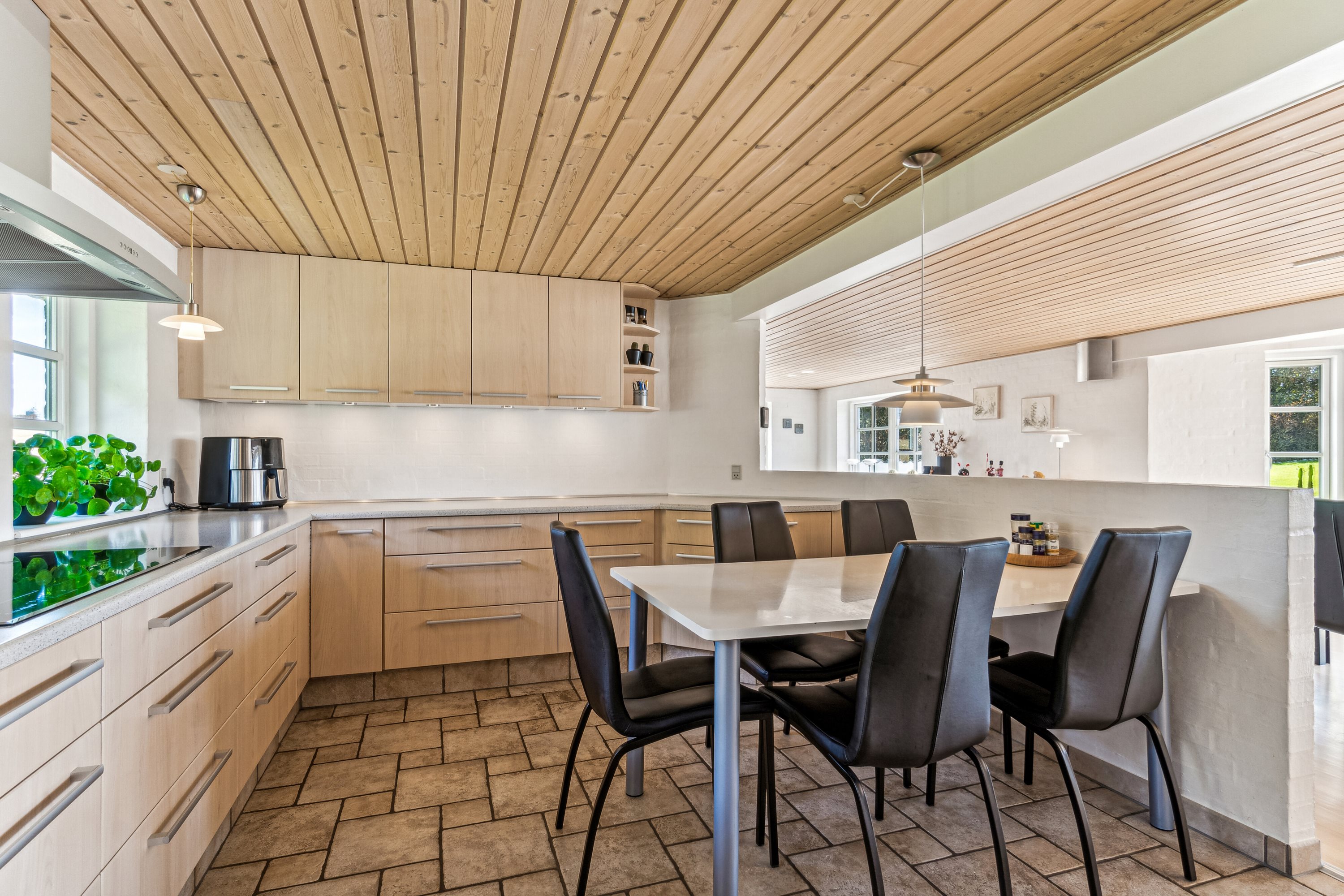 Fremhævet køkken billede i fuldskærmstilstand. Billede af Ashøjvej 14, 7760 Hurup Thy