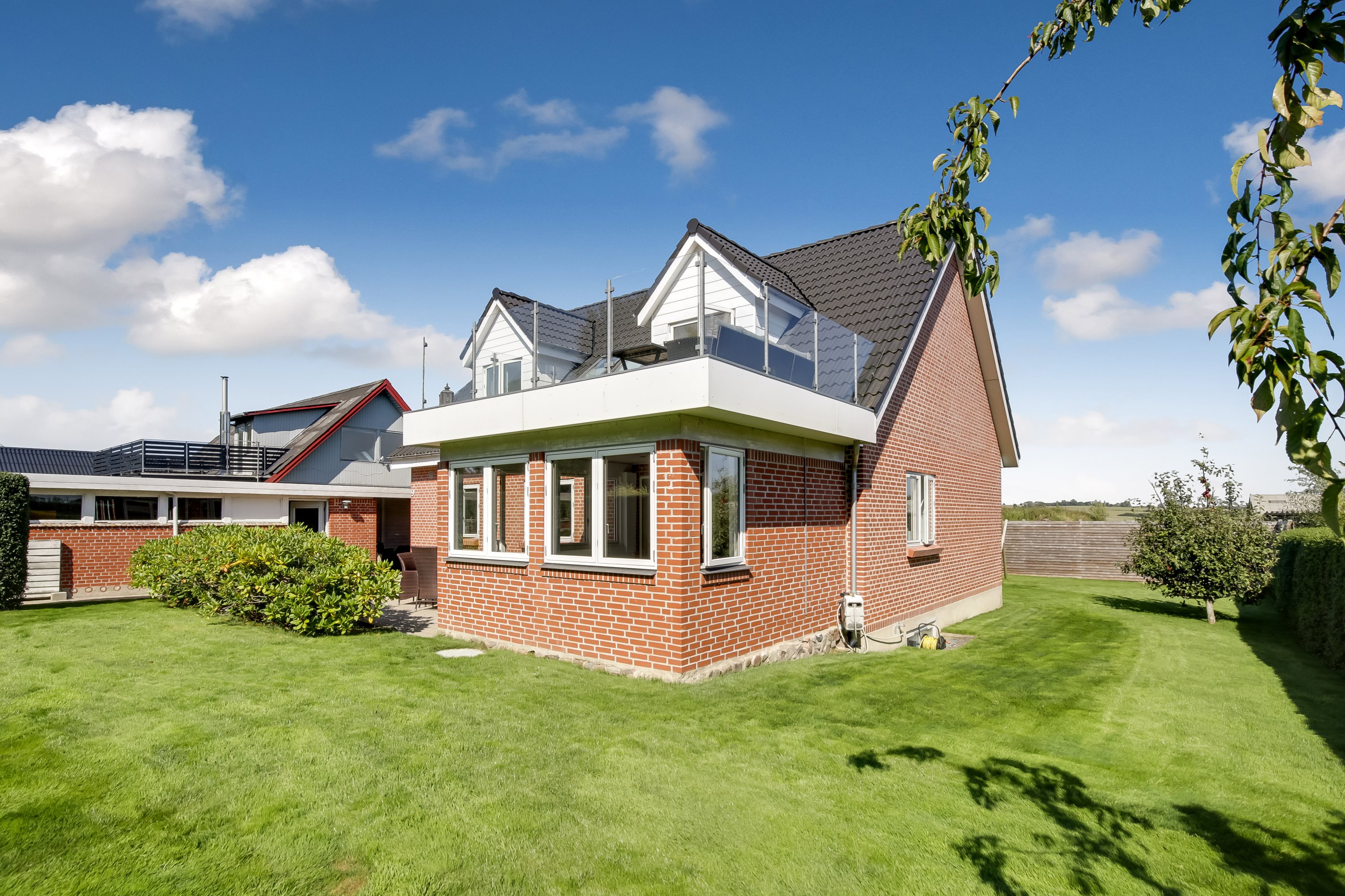 Fremhævet ejendommen billede i fuldskærmstilstand. Billede af Tjørnevænget 9, Følle, 8410 Rønde