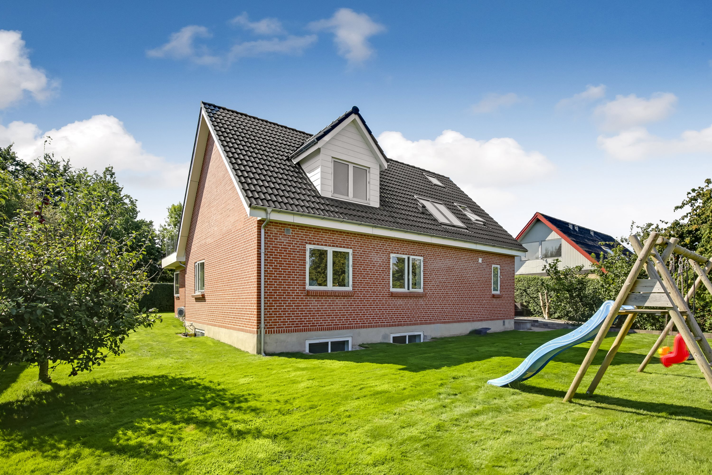 Fremhævet have billede i fuldskærmstilstand. Billede af Tjørnevænget 9, Følle, 8410 Rønde