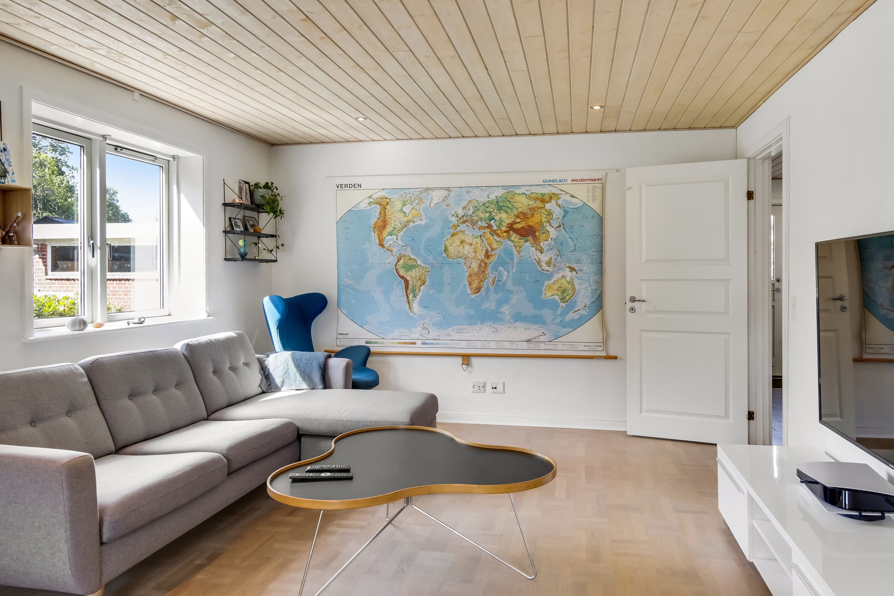 Fremhævet stue billede i fuldskærmstilstand. Billede af Tjørnevænget 9, Følle, 8410 Rønde