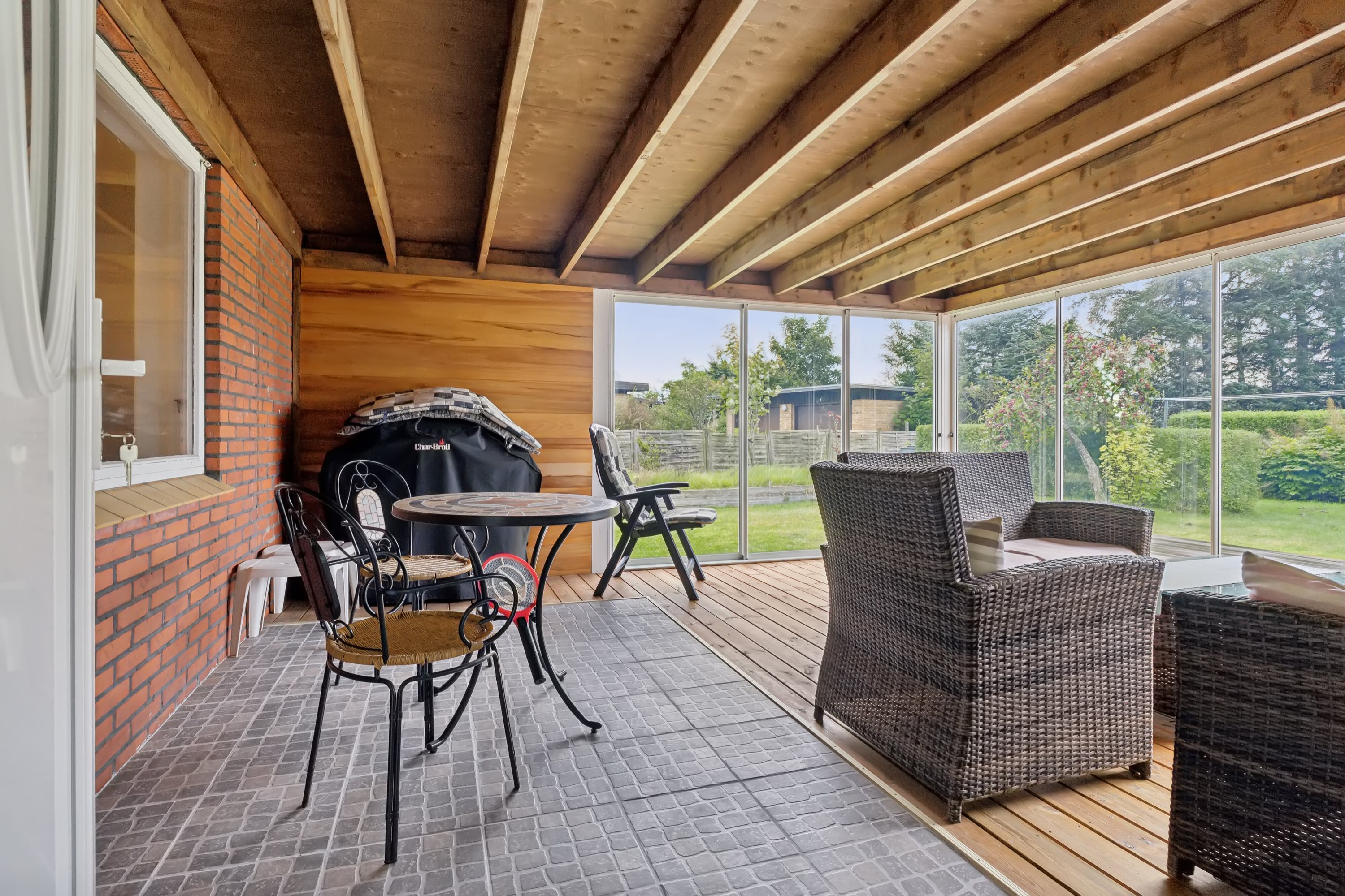 Fremhævet overdækket terrasse billede i fuldskærmstilstand. Billede af Buen 29, 9881 Bindslev