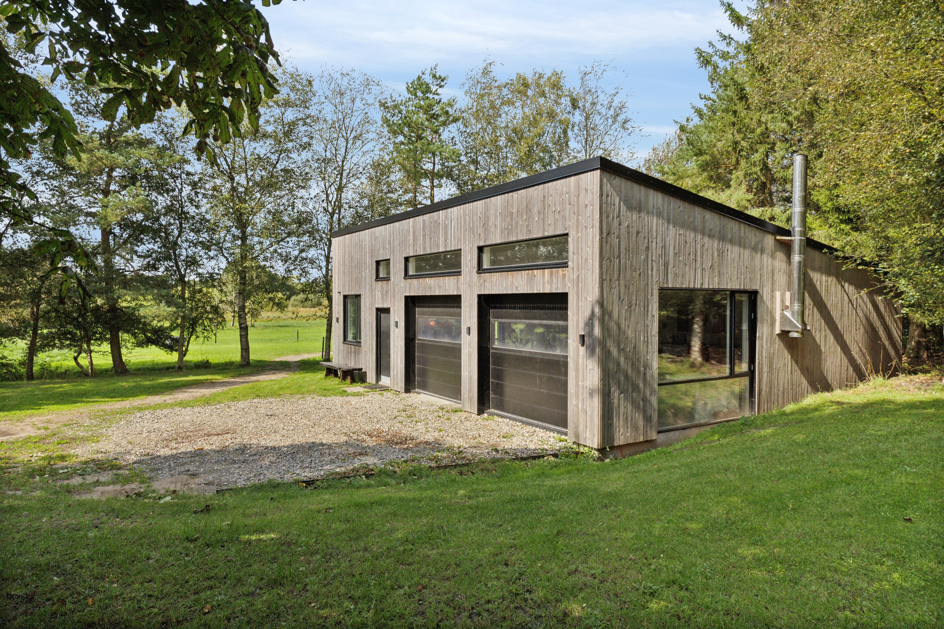 Fremhævet garage billede i fuldskærmstilstand. Billede af Tyrsigvej 105, 9870 Sindal