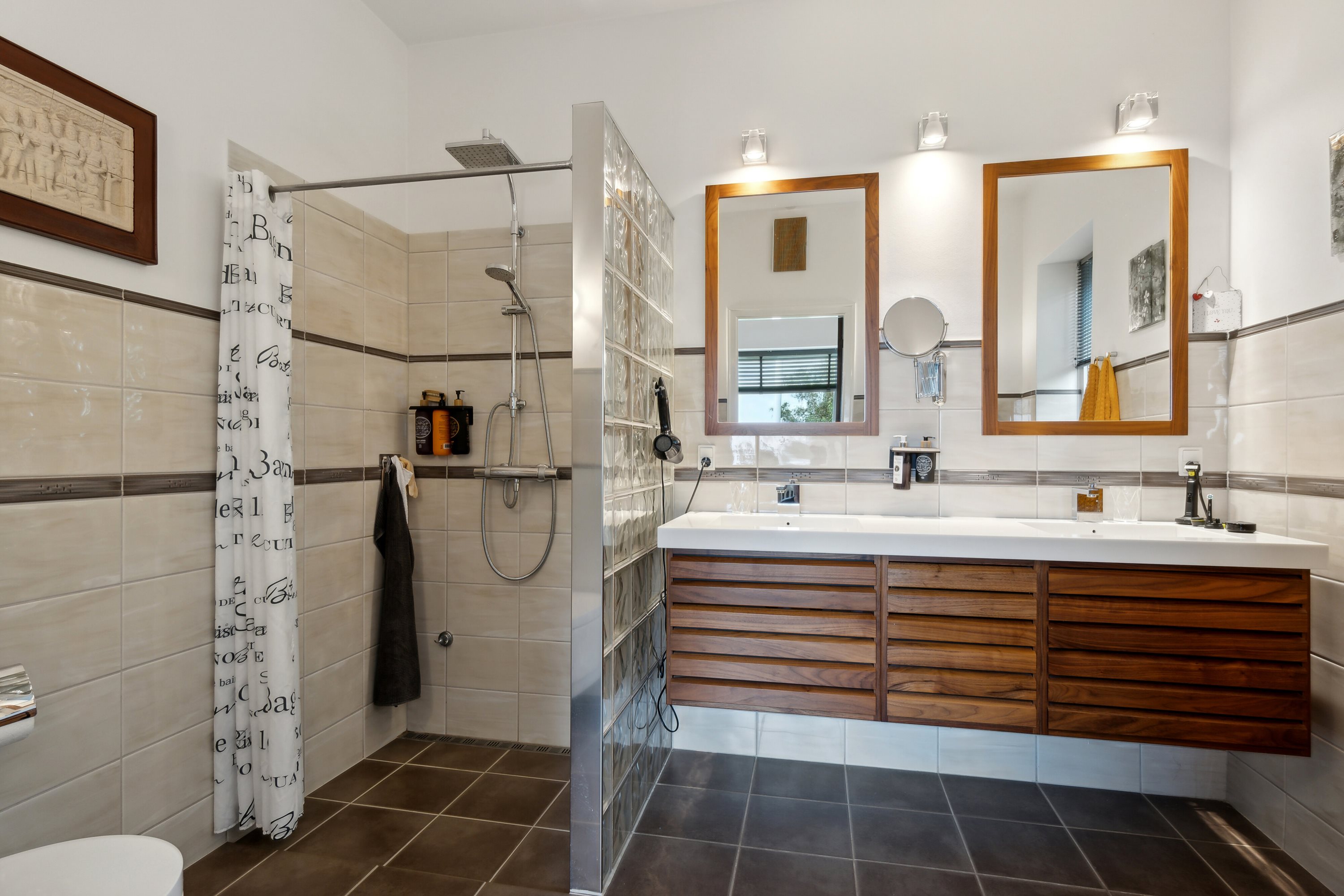 Fremhævet badeværelse billede i fuldskærmstilstand. Billede af Tørholmsvej 93, 9800 Hjørring