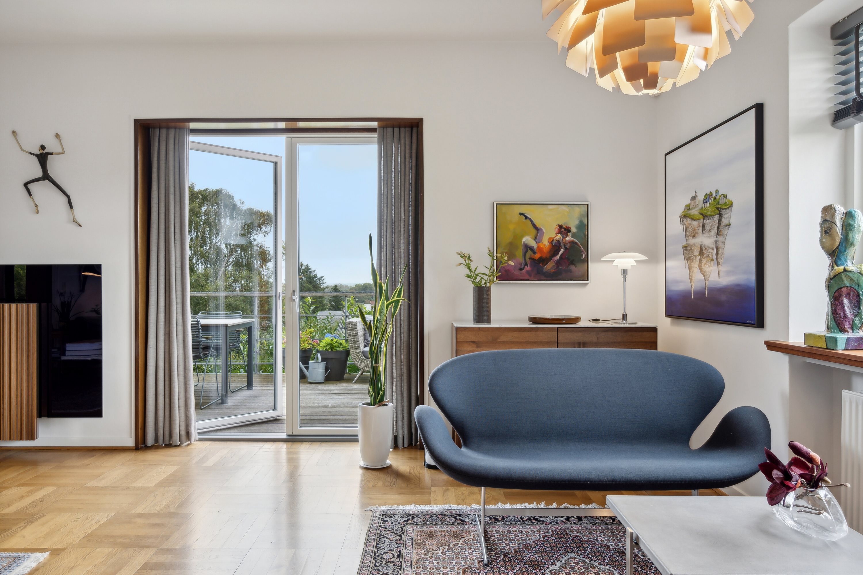 Fremhævet stue billede i fuldskærmstilstand. Billede af Tørholmsvej 93, 9800 Hjørring