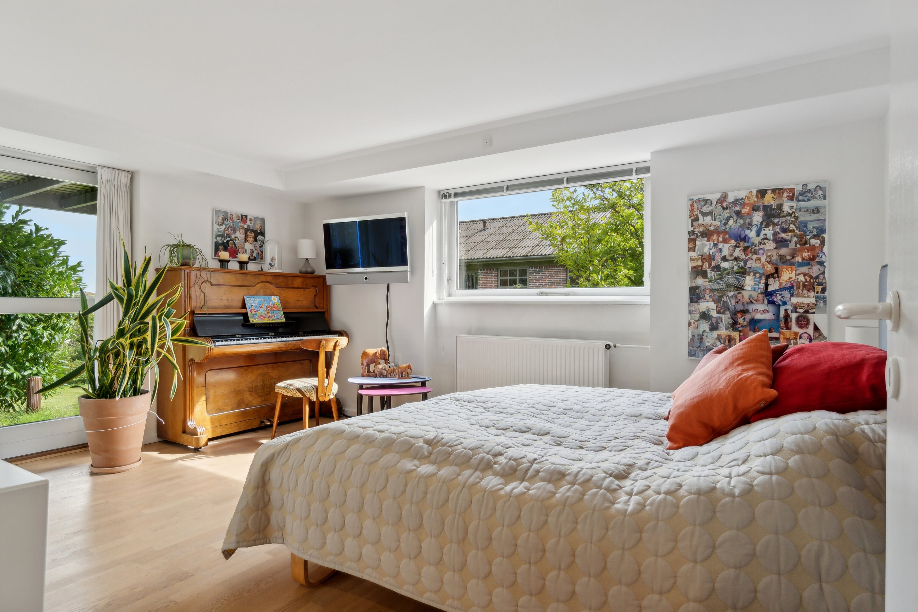 Fremhævet soveværelse billede i fuldskærmstilstand. Billede af Tørholmsvej 93, 9800 Hjørring