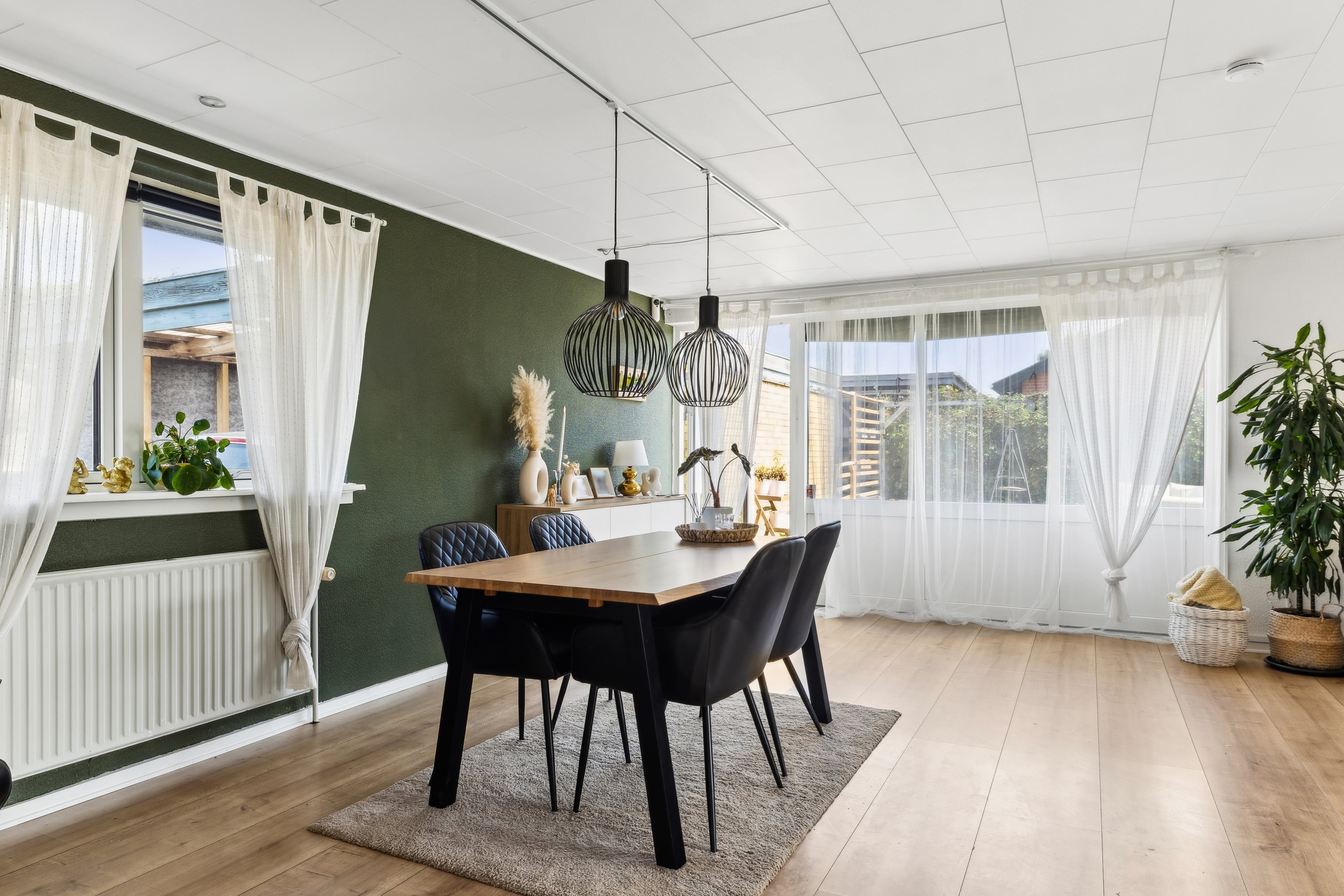 Fremhævet stue billede i fuldskærmstilstand. Billede af Munkeparken 33, Vester Åby, 5600 Faaborg