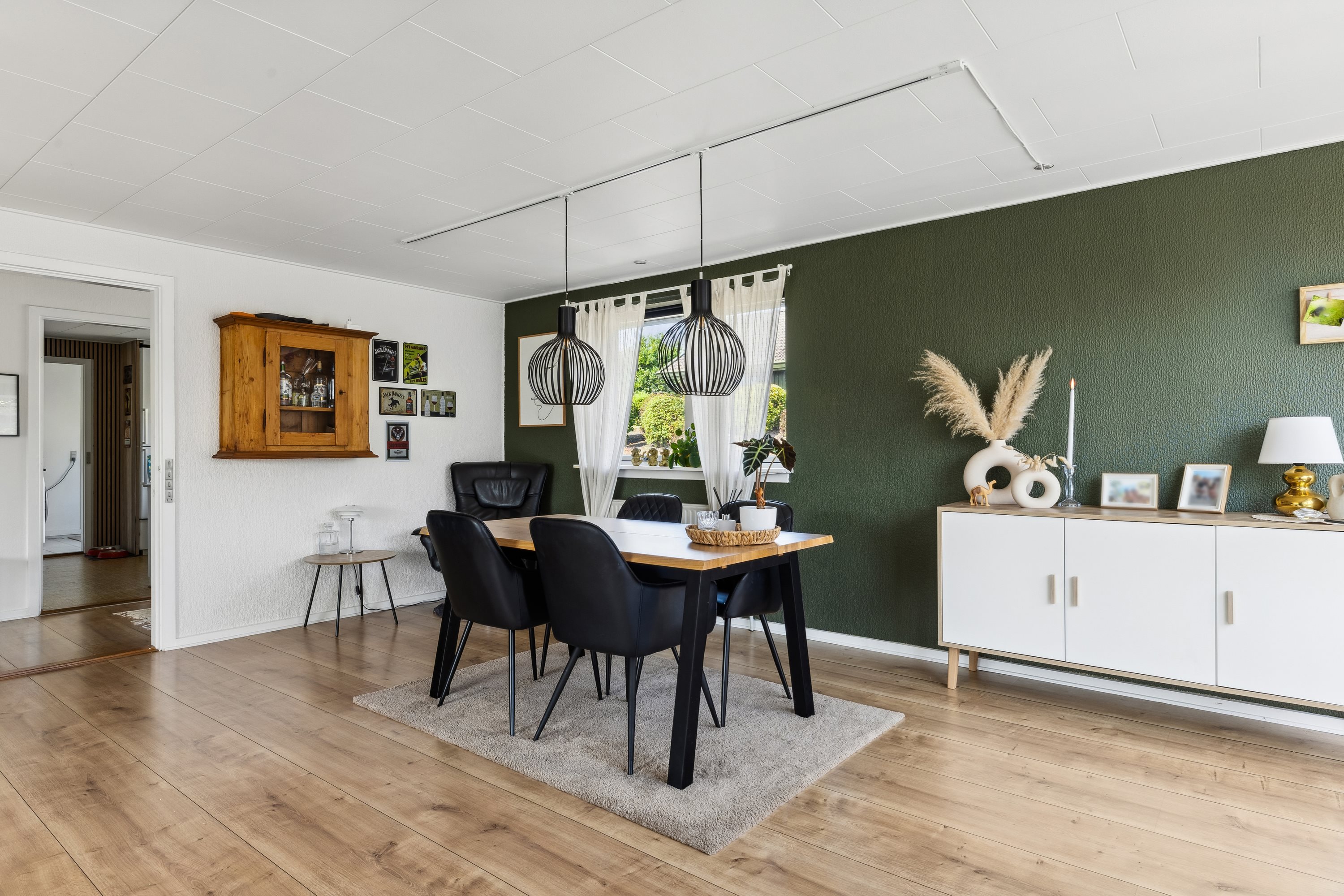 Fremhævet stue billede i fuldskærmstilstand. Billede af Munkeparken 33, Vester Åby, 5600 Faaborg