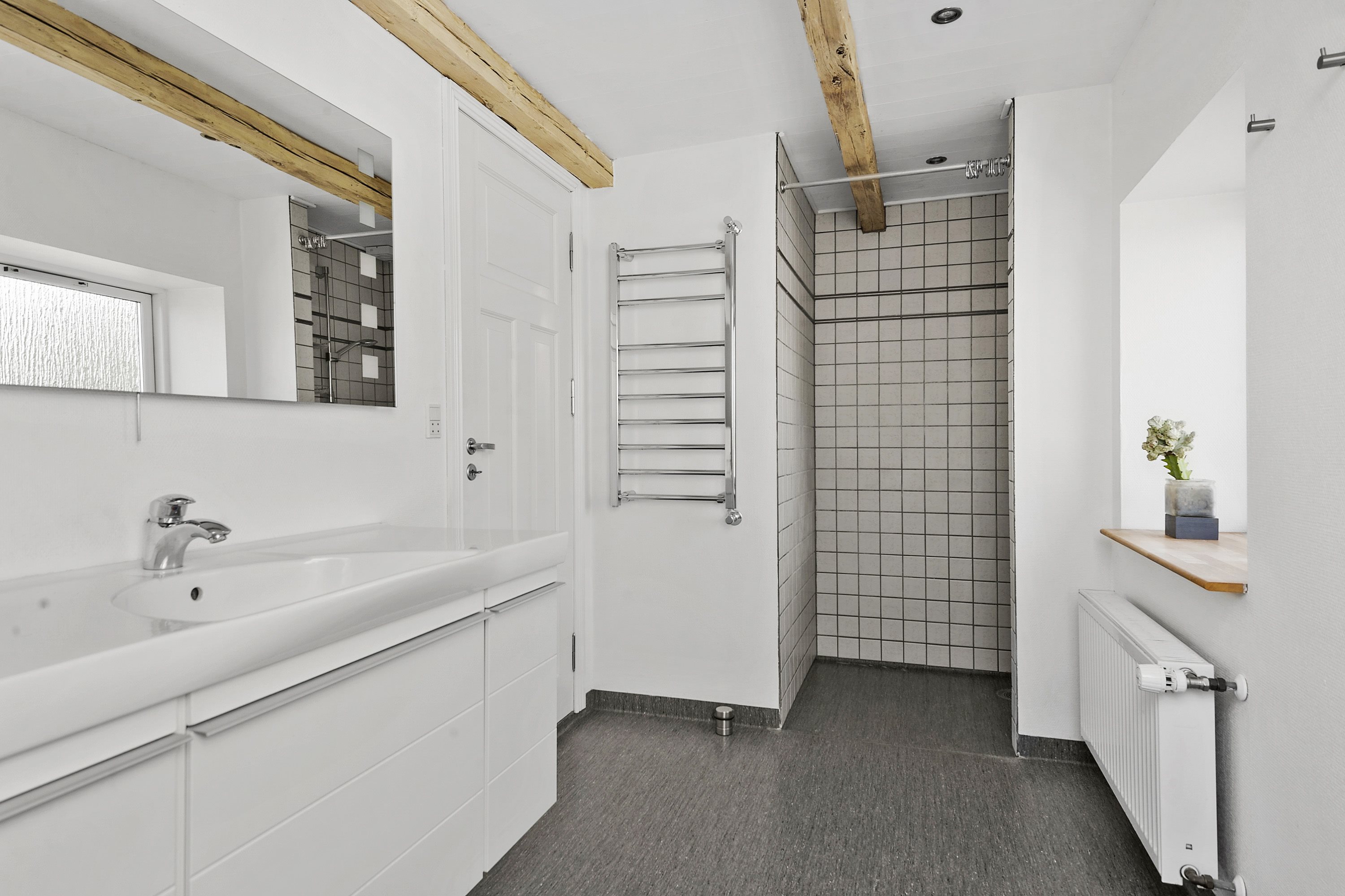 Fremhævet badeværelse billede i fuldskærmstilstand. Billede af Lemmestrupvej 17, Højby, 8300 Odder