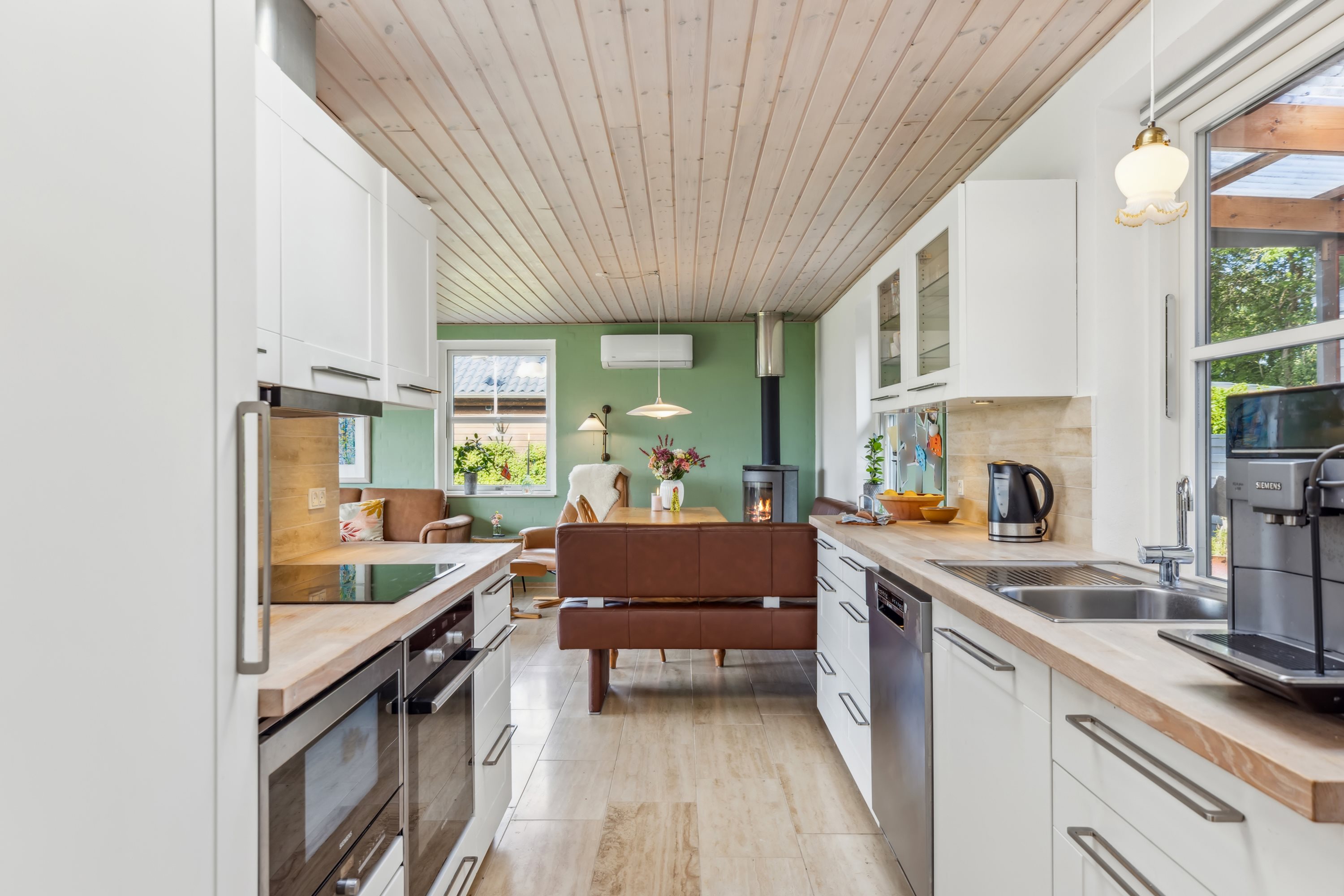 Fremhævet køkken billede i fuldskærmstilstand. Billede af Solbjergvej 8, Sønderby, 6470 Sydals