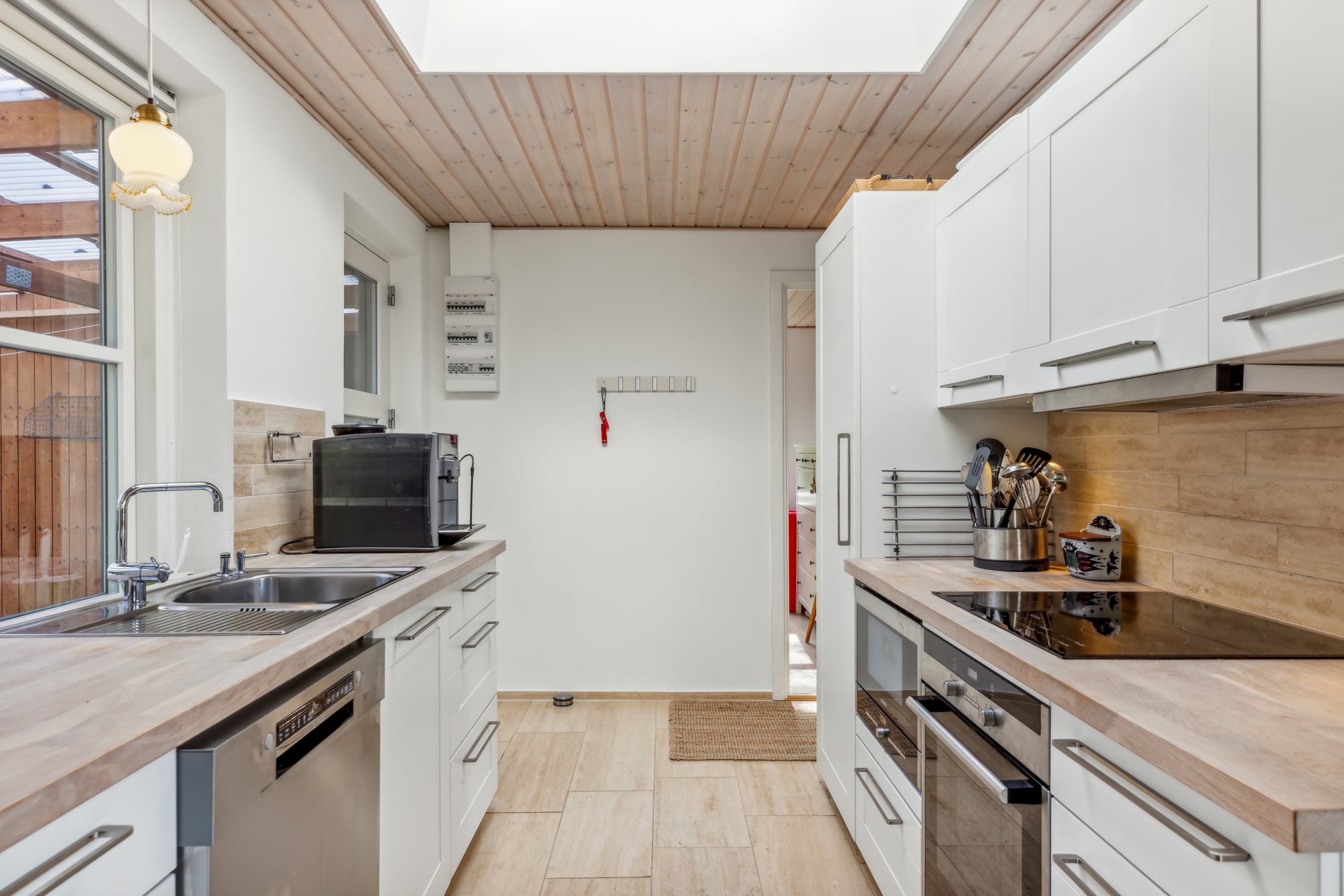 Fremhævet køkken billede i fuldskærmstilstand. Billede af Solbjergvej 8, Sønderby, 6470 Sydals