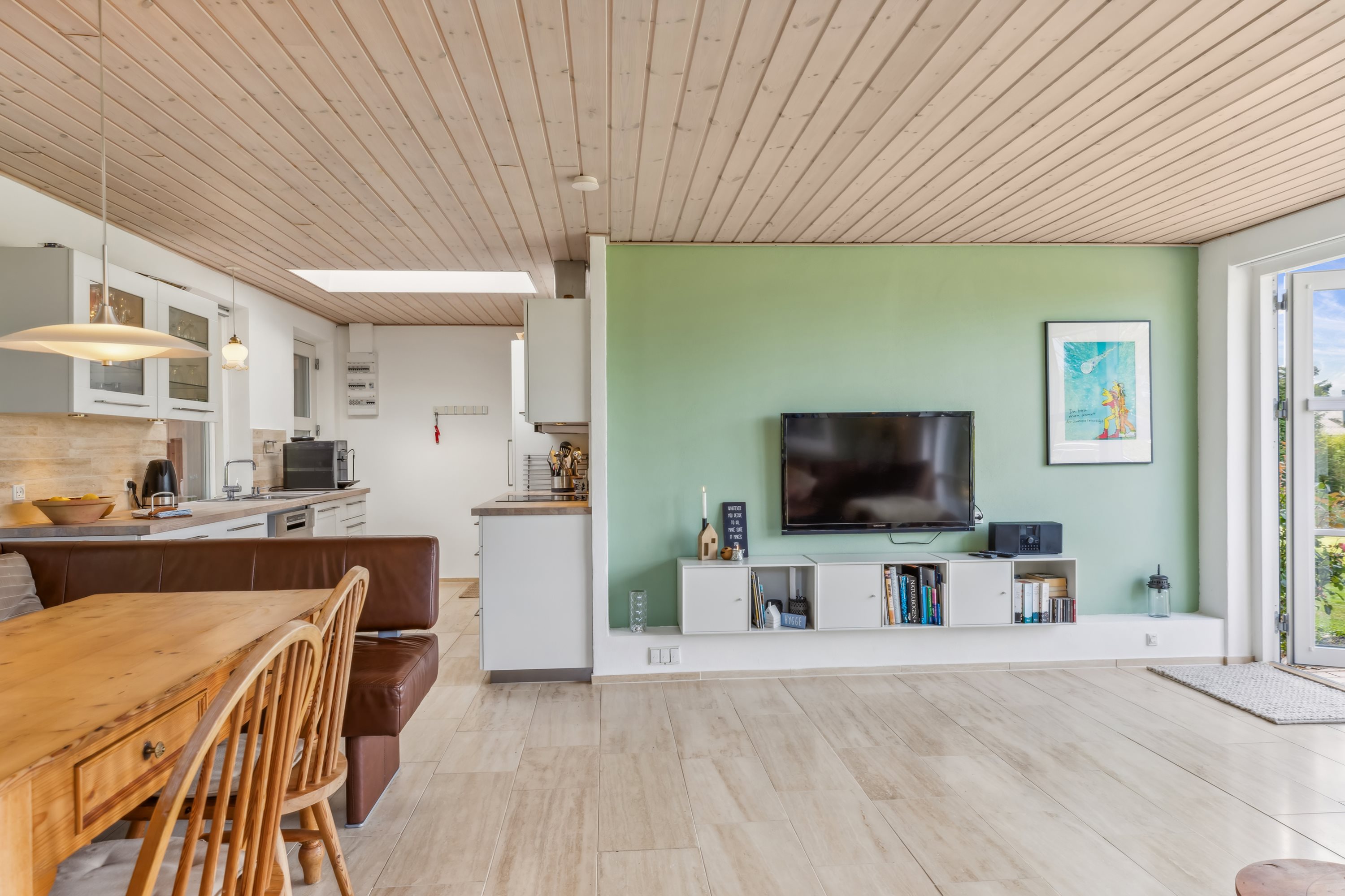 Fremhævet stue billede i fuldskærmstilstand. Billede af Solbjergvej 8, Sønderby, 6470 Sydals