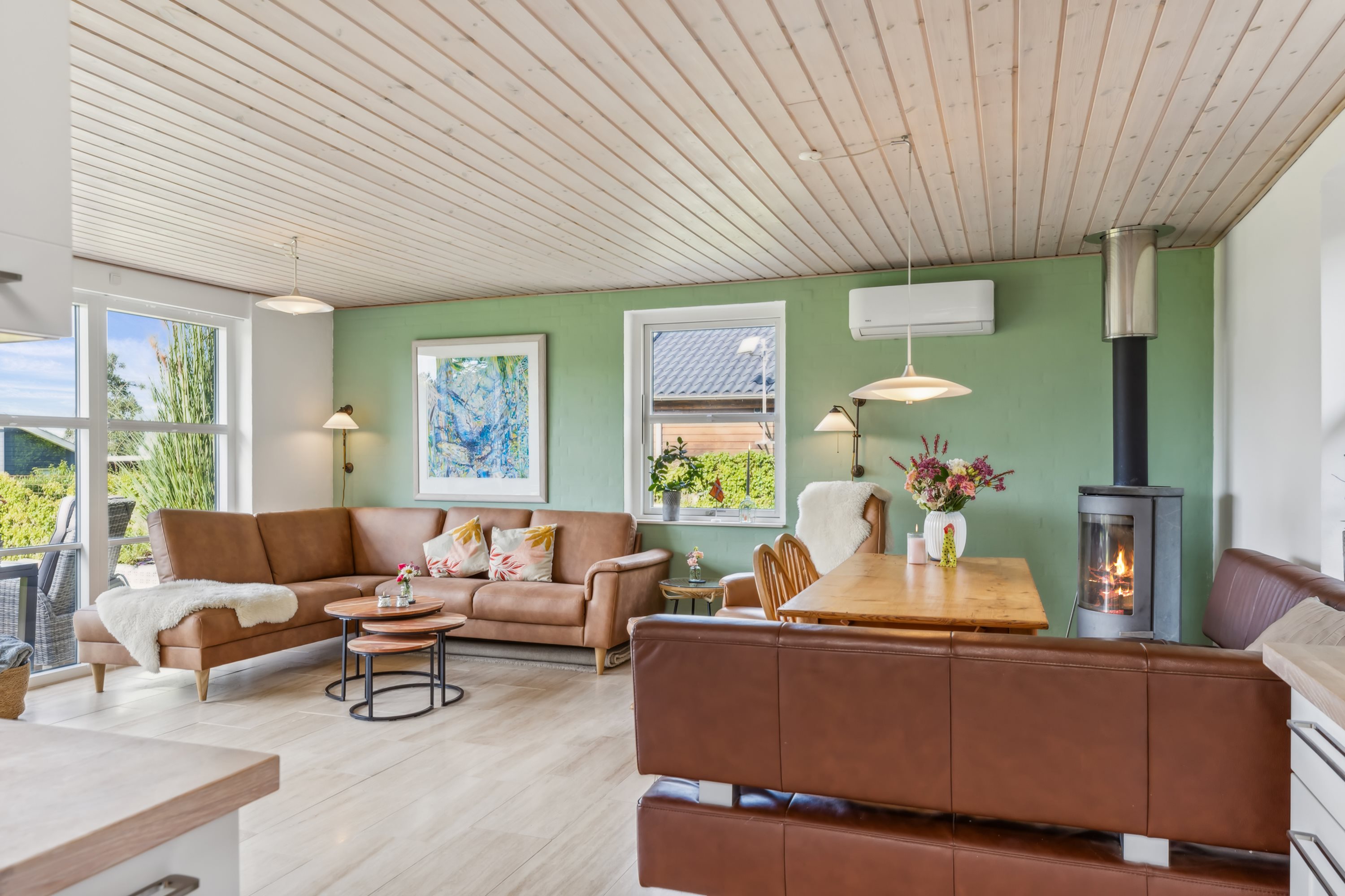 Fremhævet stue billede i fuldskærmstilstand. Billede af Solbjergvej 8, Sønderby, 6470 Sydals