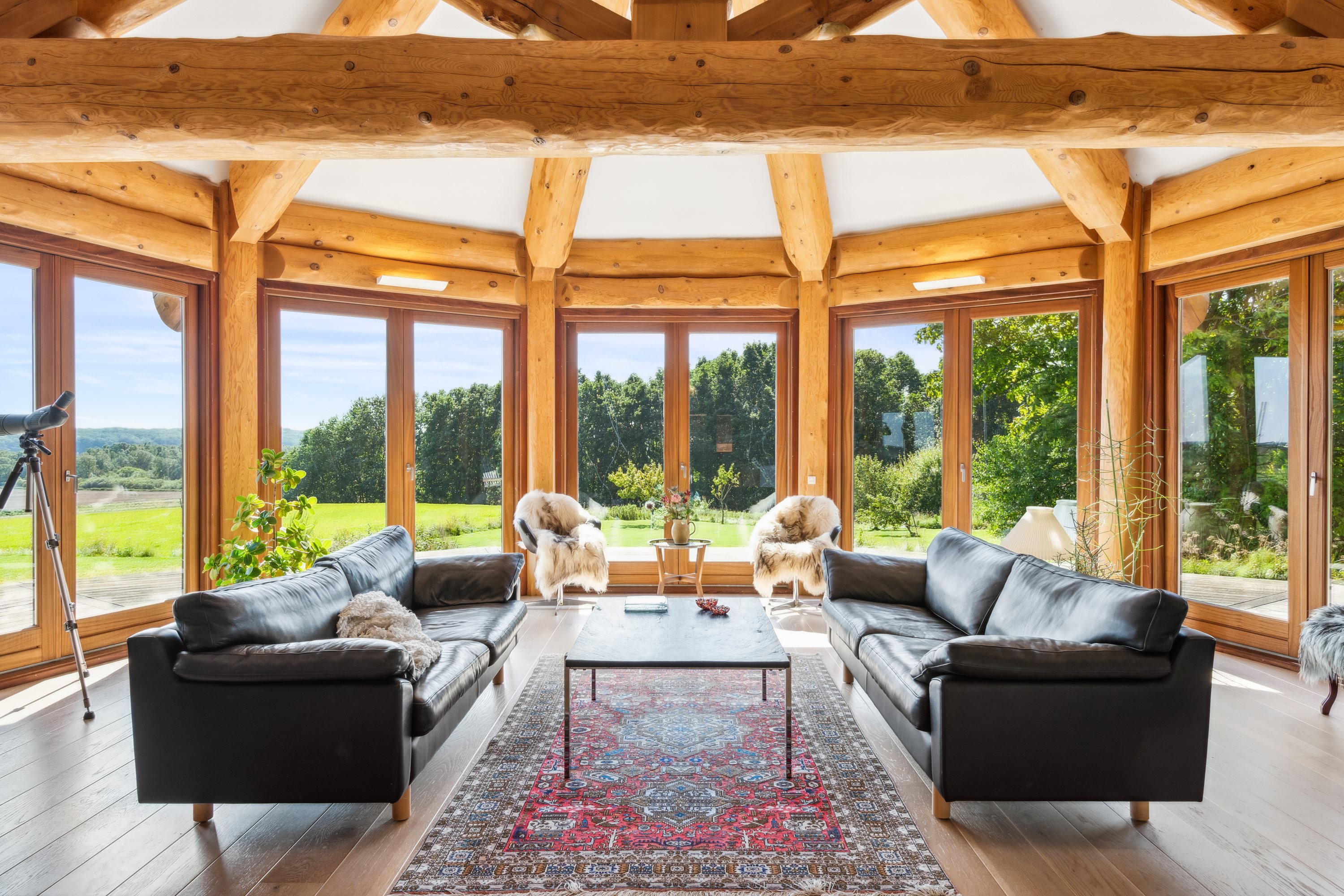 Fremhævet udestue billede i fuldskærmstilstand. Billede af Svanholmsmindevej 23, Svanfolk, 9293 Kongerslev