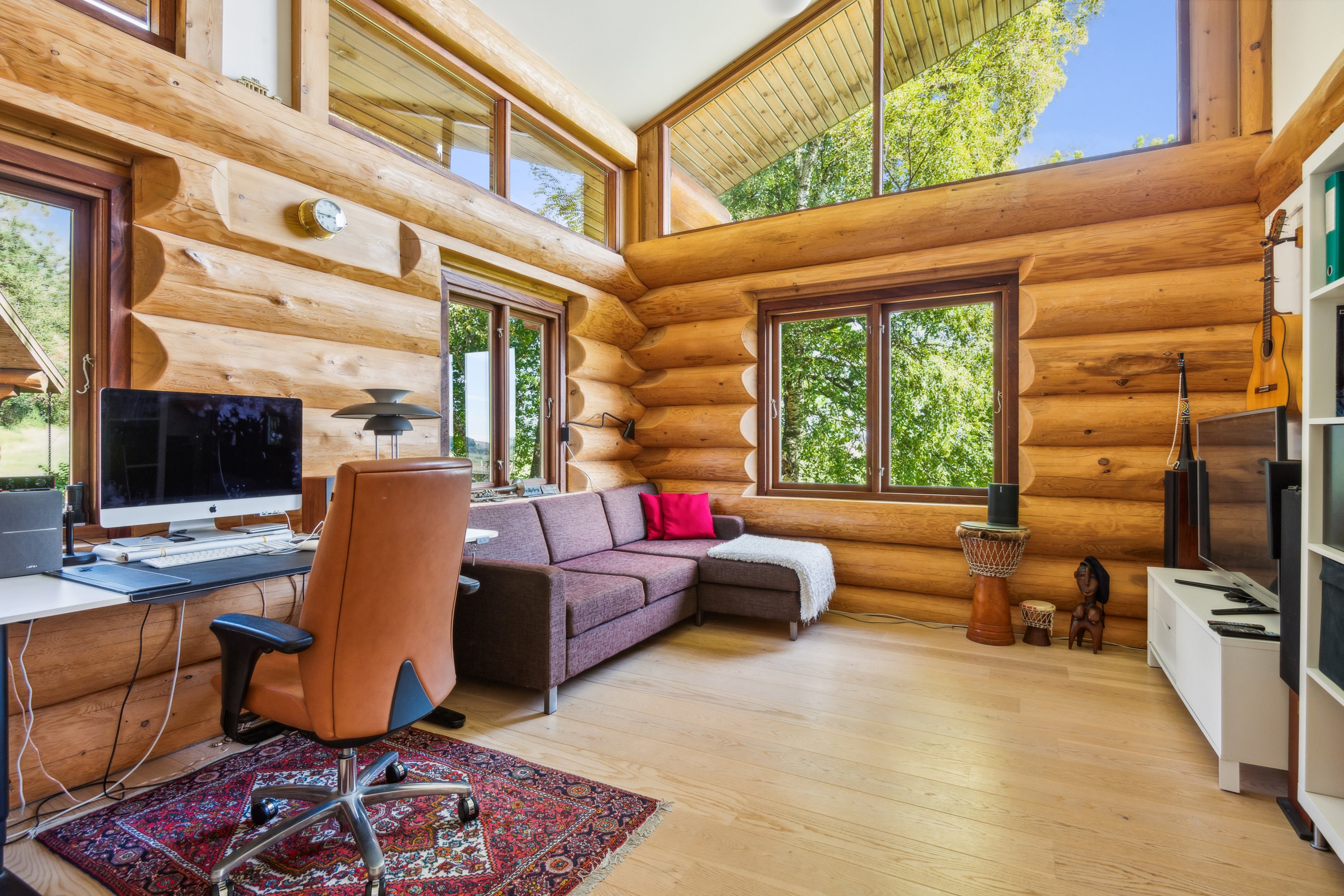 Fremhævet stue billede i fuldskærmstilstand. Billede af Svanholmsmindevej 23, Svanfolk, 9293 Kongerslev