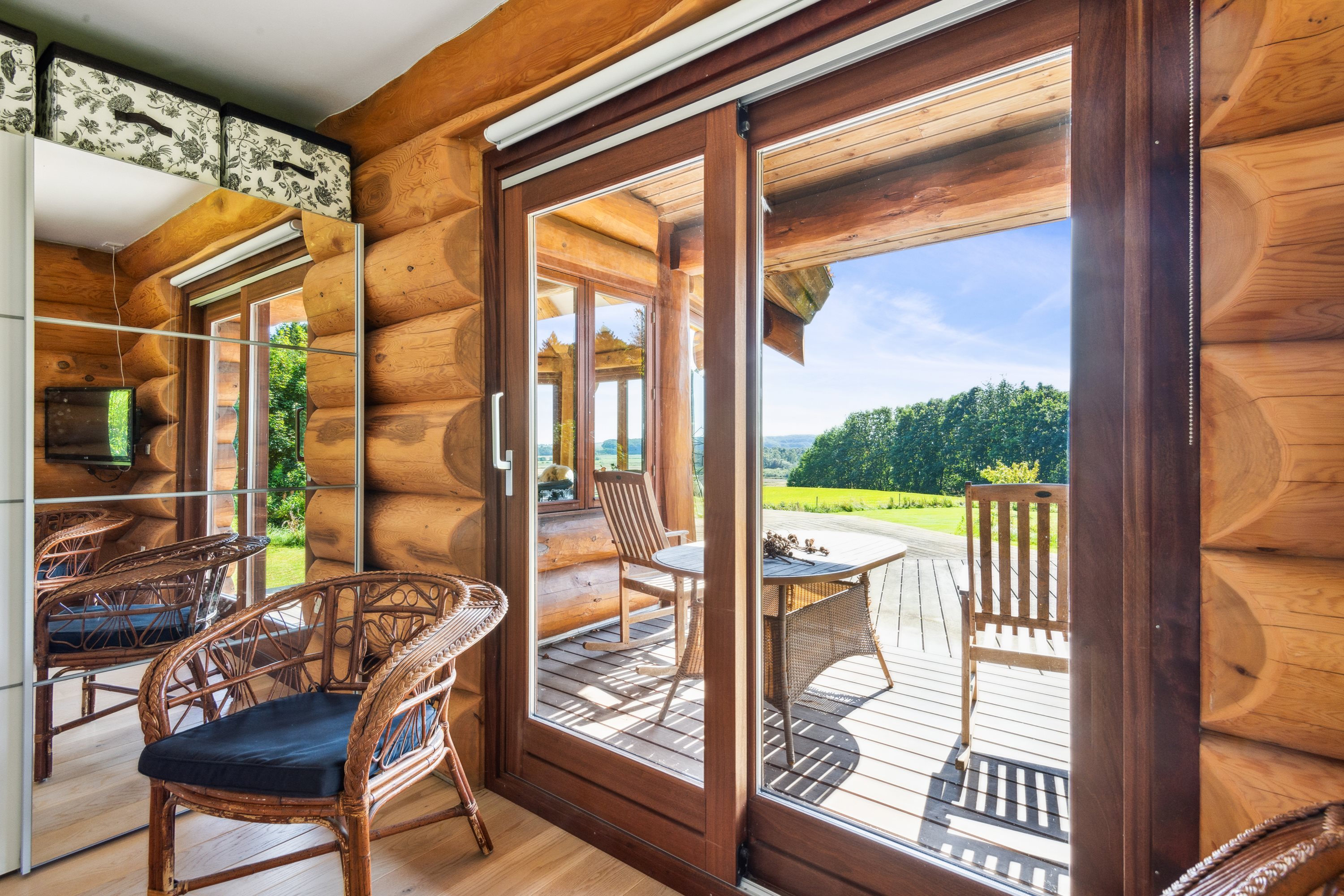 Fremhævet stue billede i fuldskærmstilstand. Billede af Svanholmsmindevej 23, Svanfolk, 9293 Kongerslev