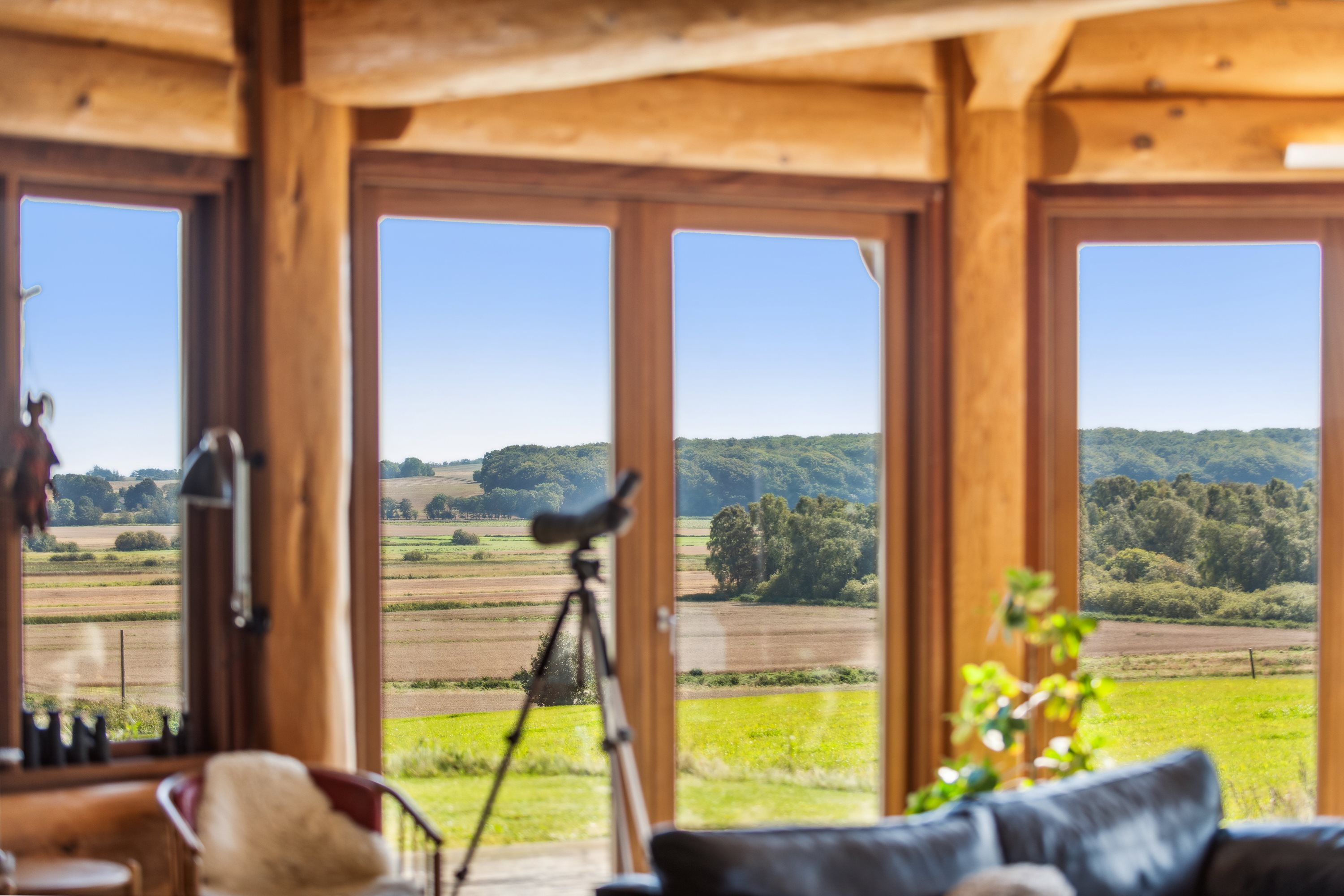 Fremhævet stue billede i fuldskærmstilstand. Billede af Svanholmsmindevej 23, Svanfolk, 9293 Kongerslev